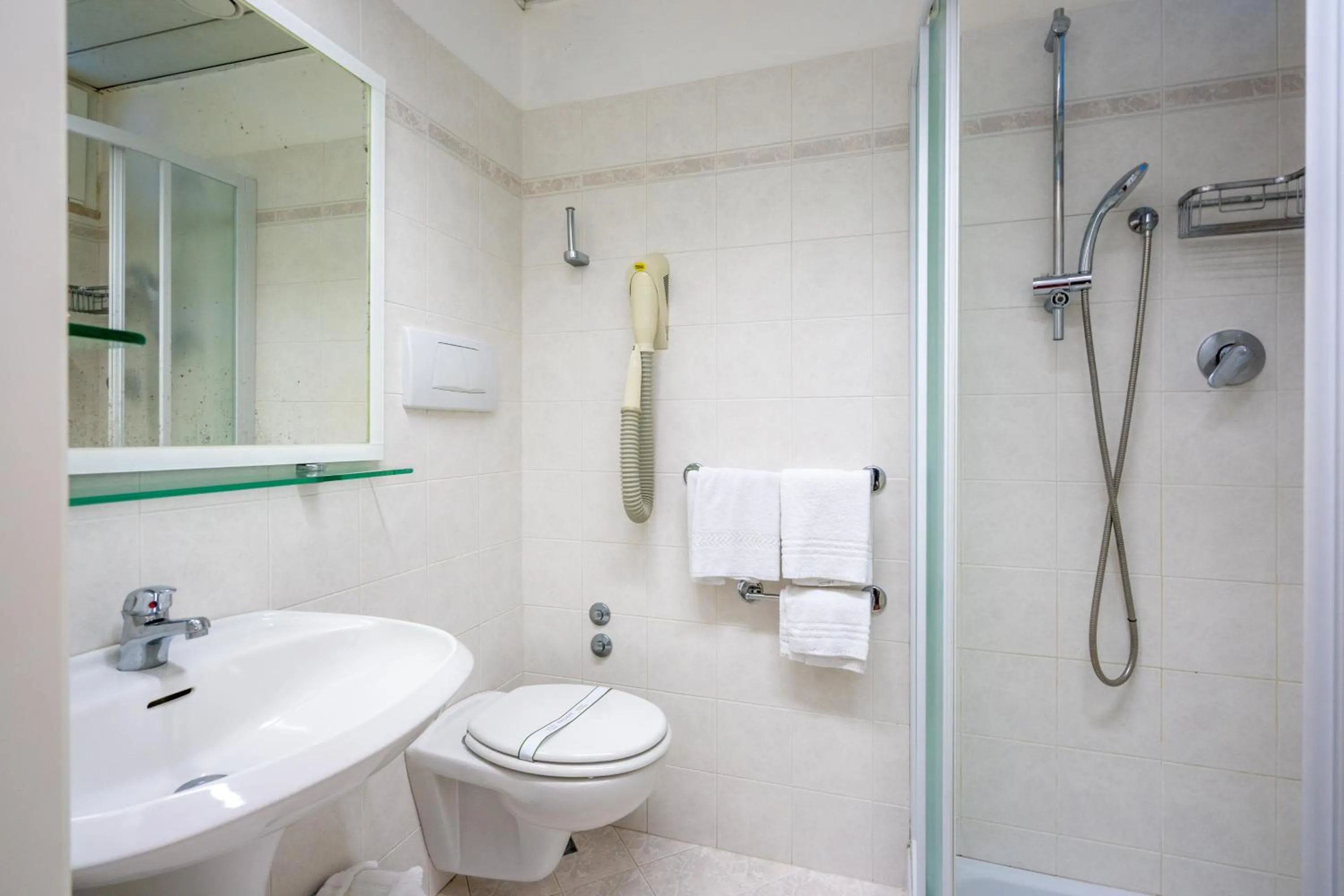 room service in Hotel Astor