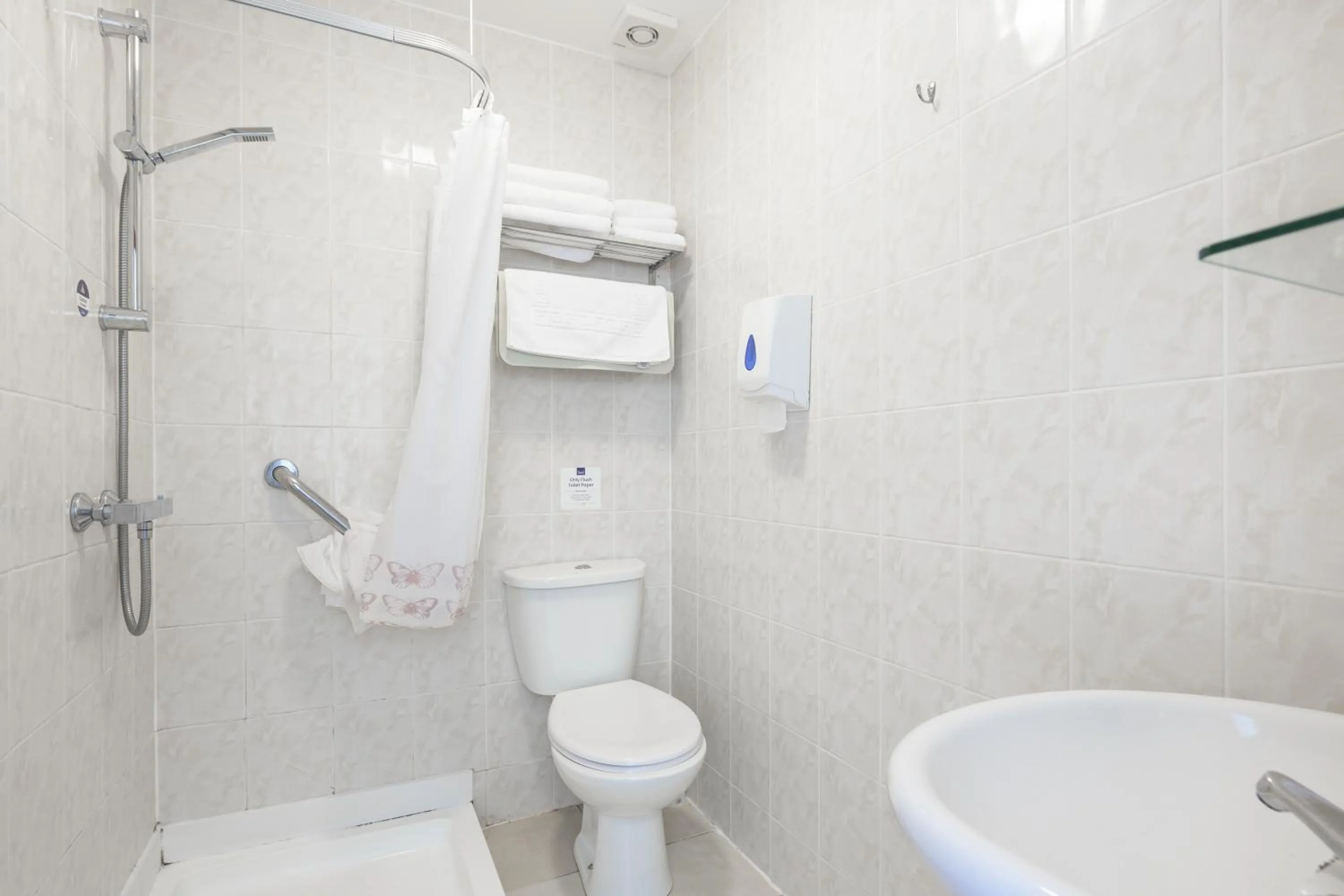 Shower in The Sandringham Hotel