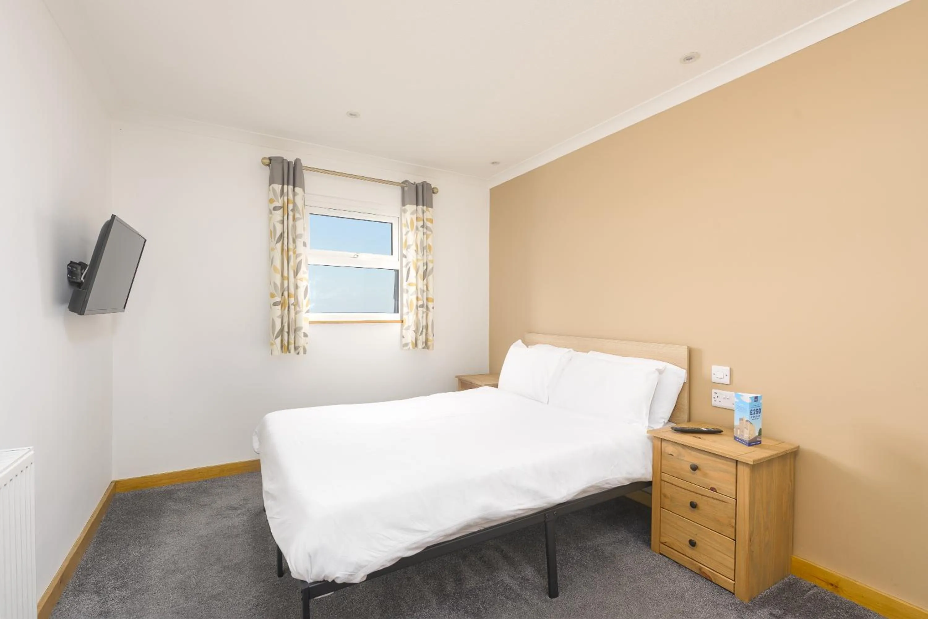 Bed in The Sandringham Hotel