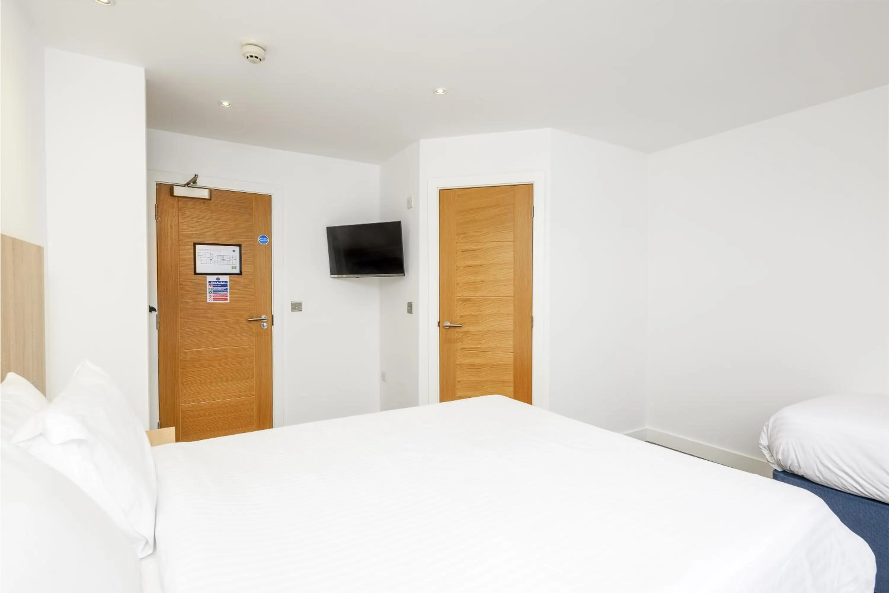 Bed in The Sandringham Hotel