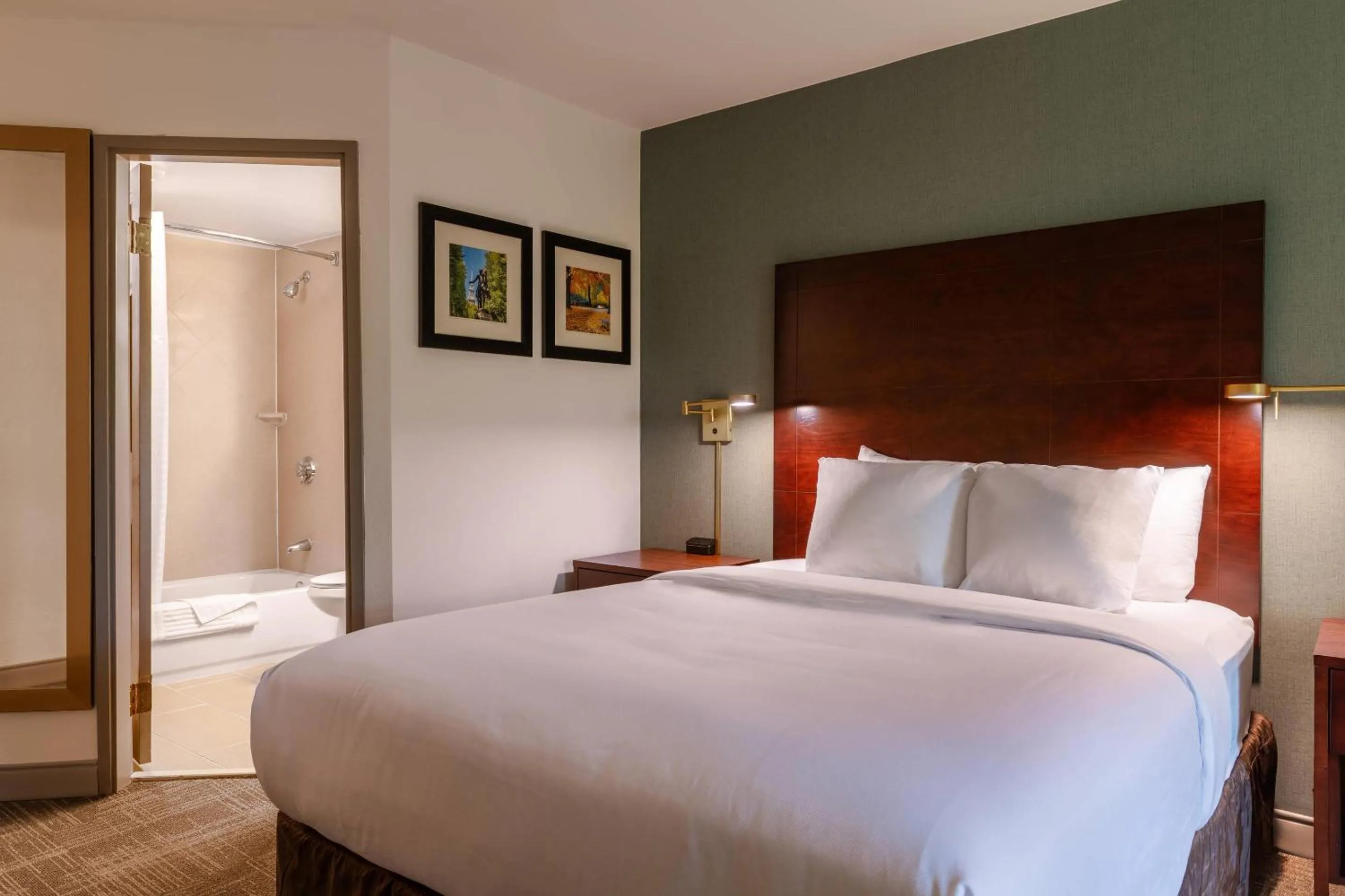 Bedroom, Bed in Comfort Inn Rockland - Boston