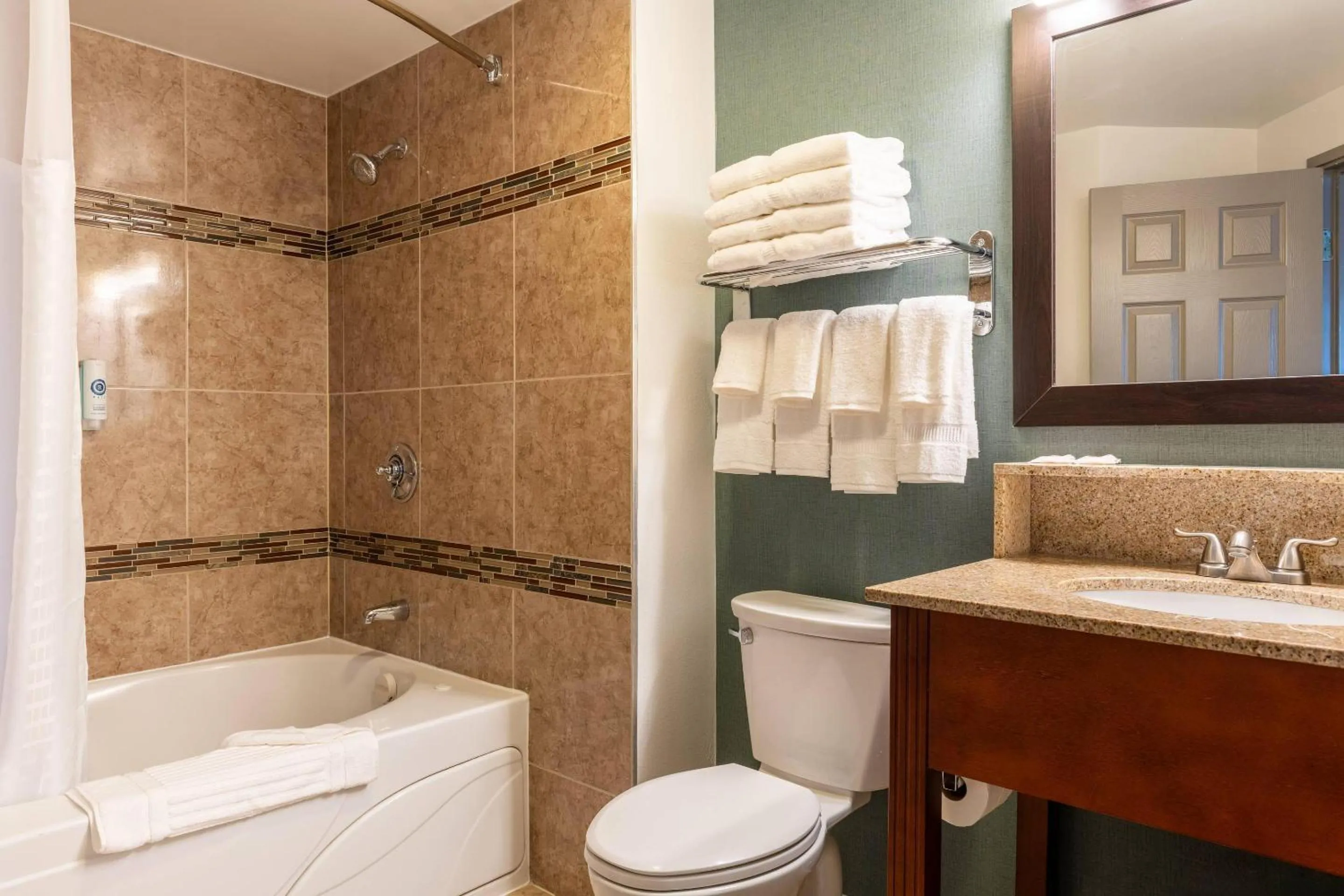 Bedroom in Comfort Inn Rockland - Boston