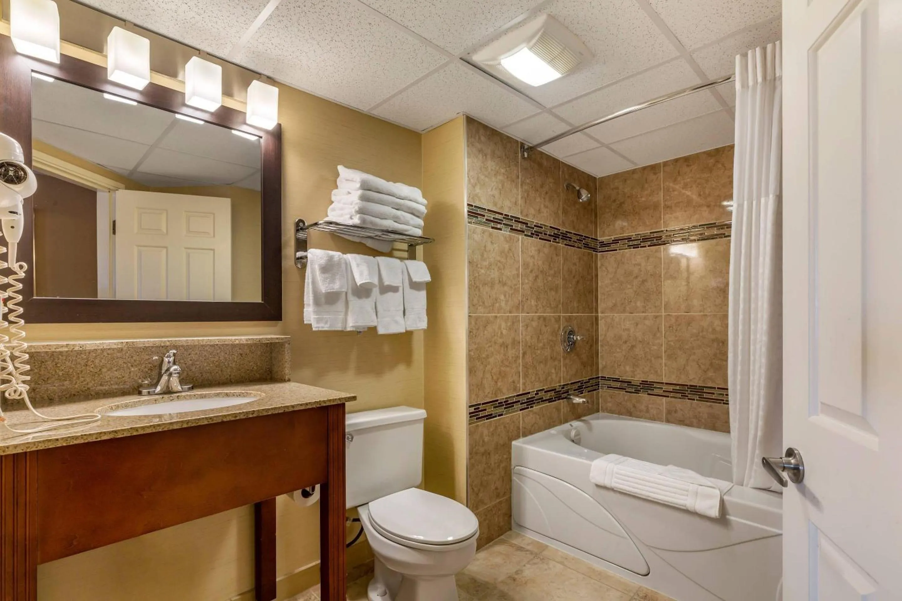 Bedroom in Comfort Inn Rockland - Boston