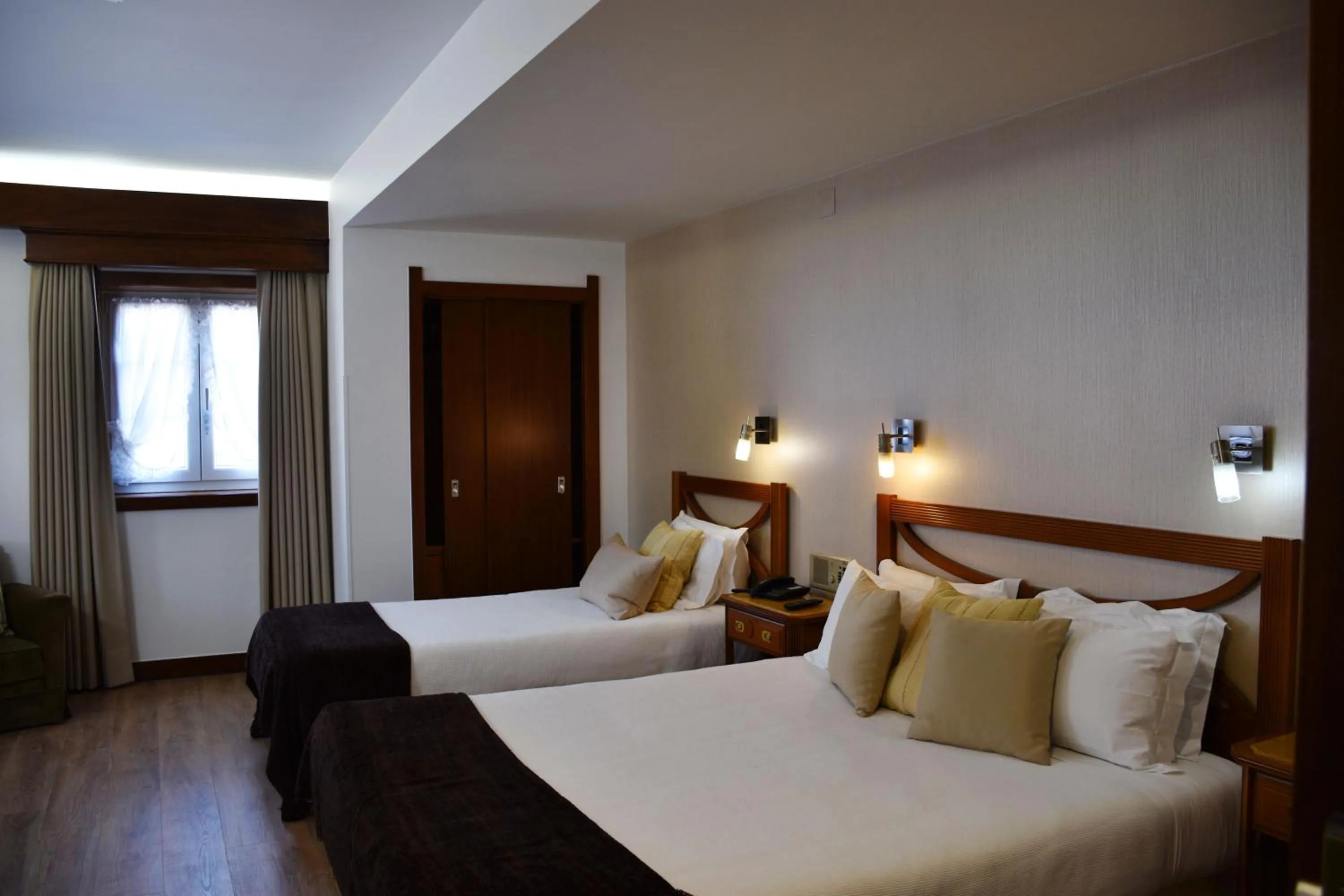 Bedroom, Bed in Hotel Dona Sofia