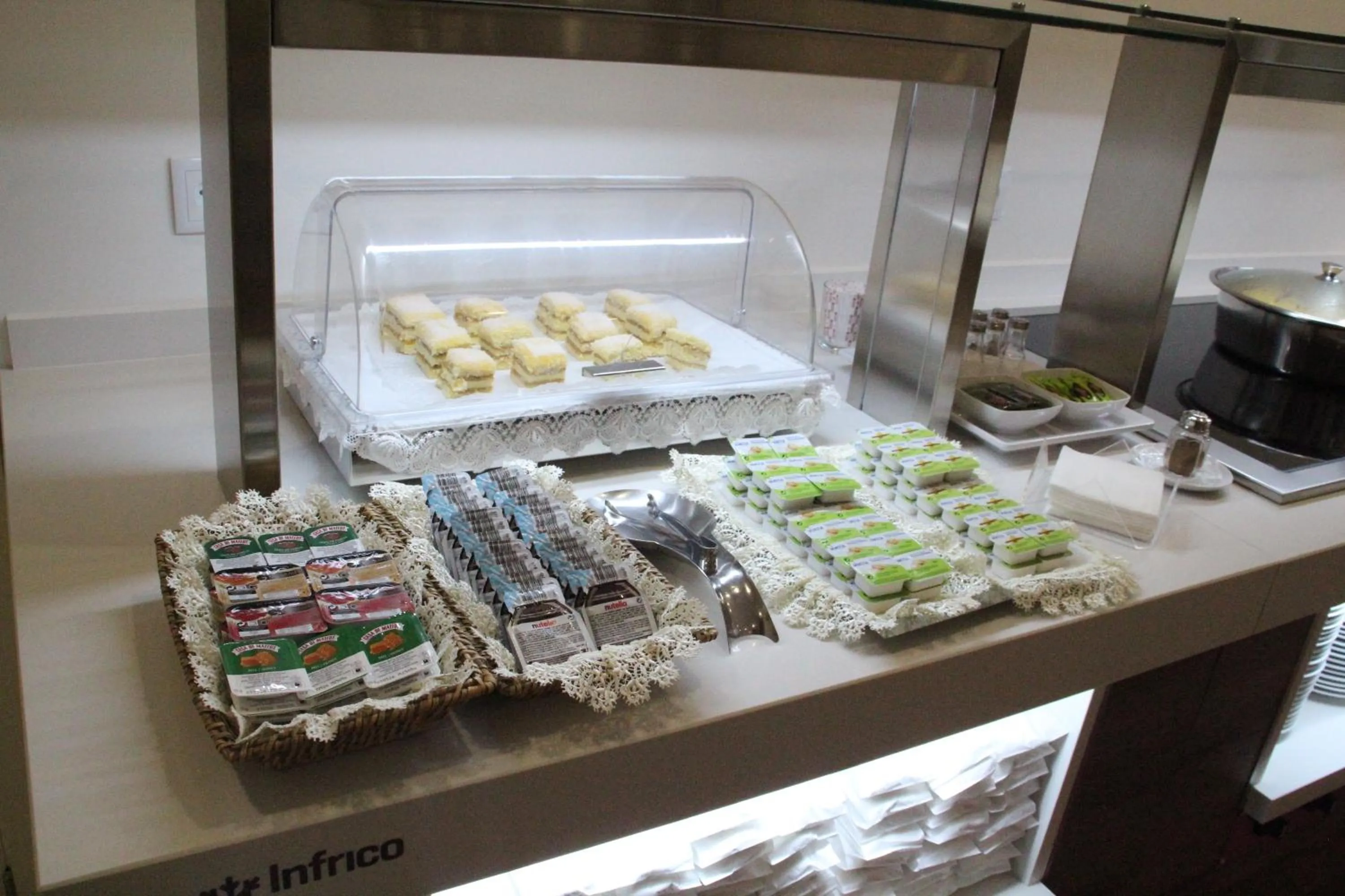 Buffet breakfast in Hotel Dona Sofia