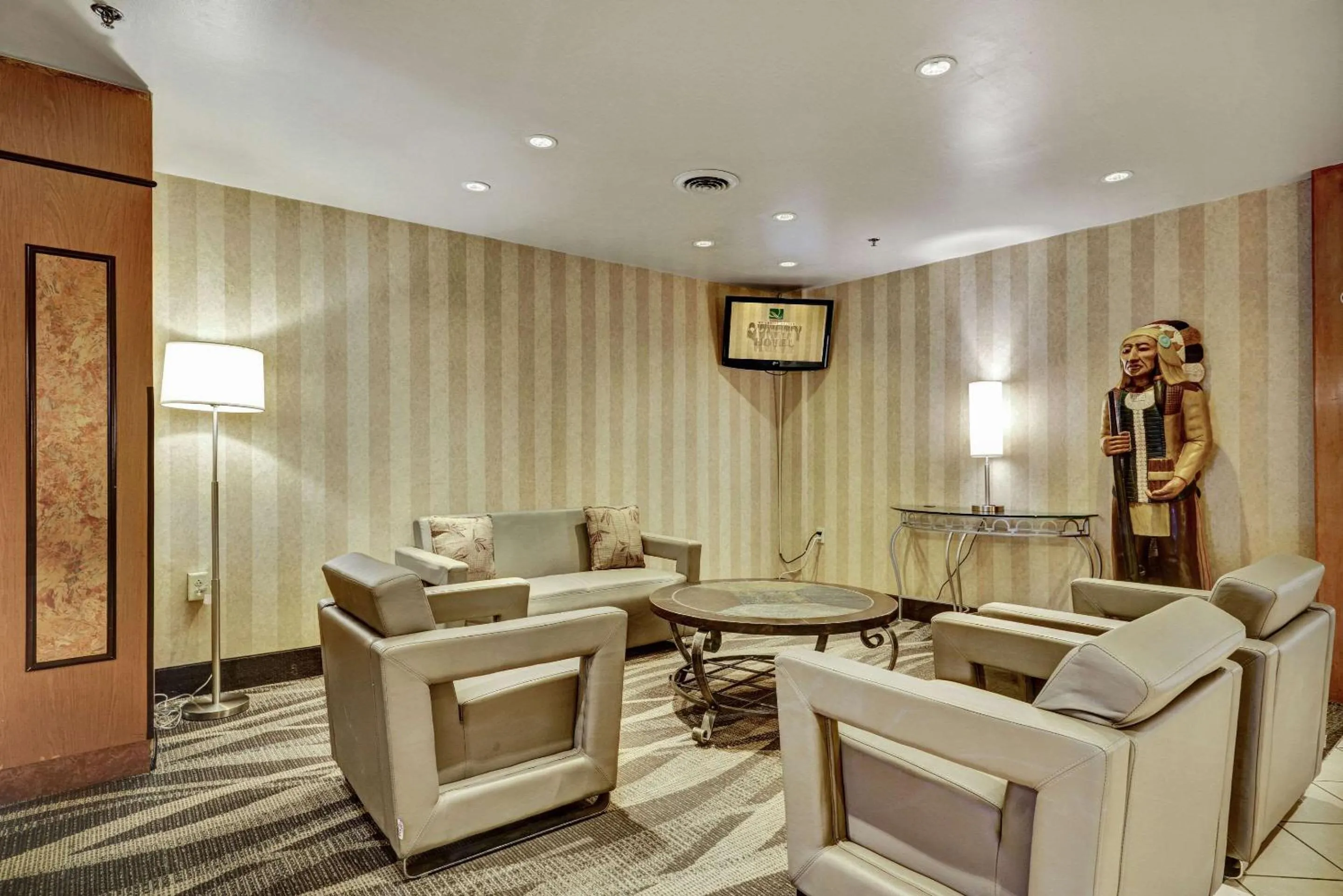 Lobby or reception in Quality Hotel & Suites At The Falls