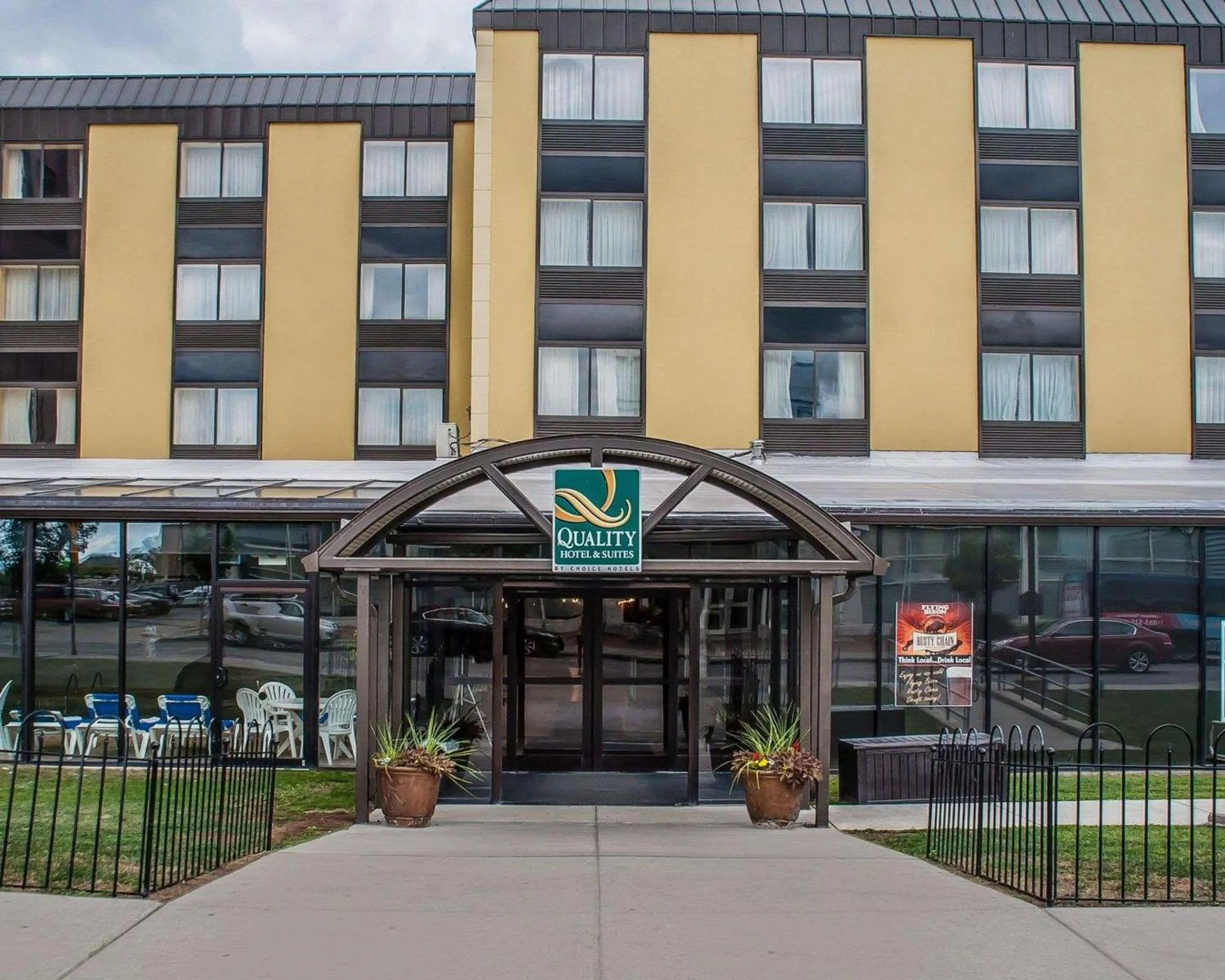 Property building in Quality Hotel & Suites At The Falls