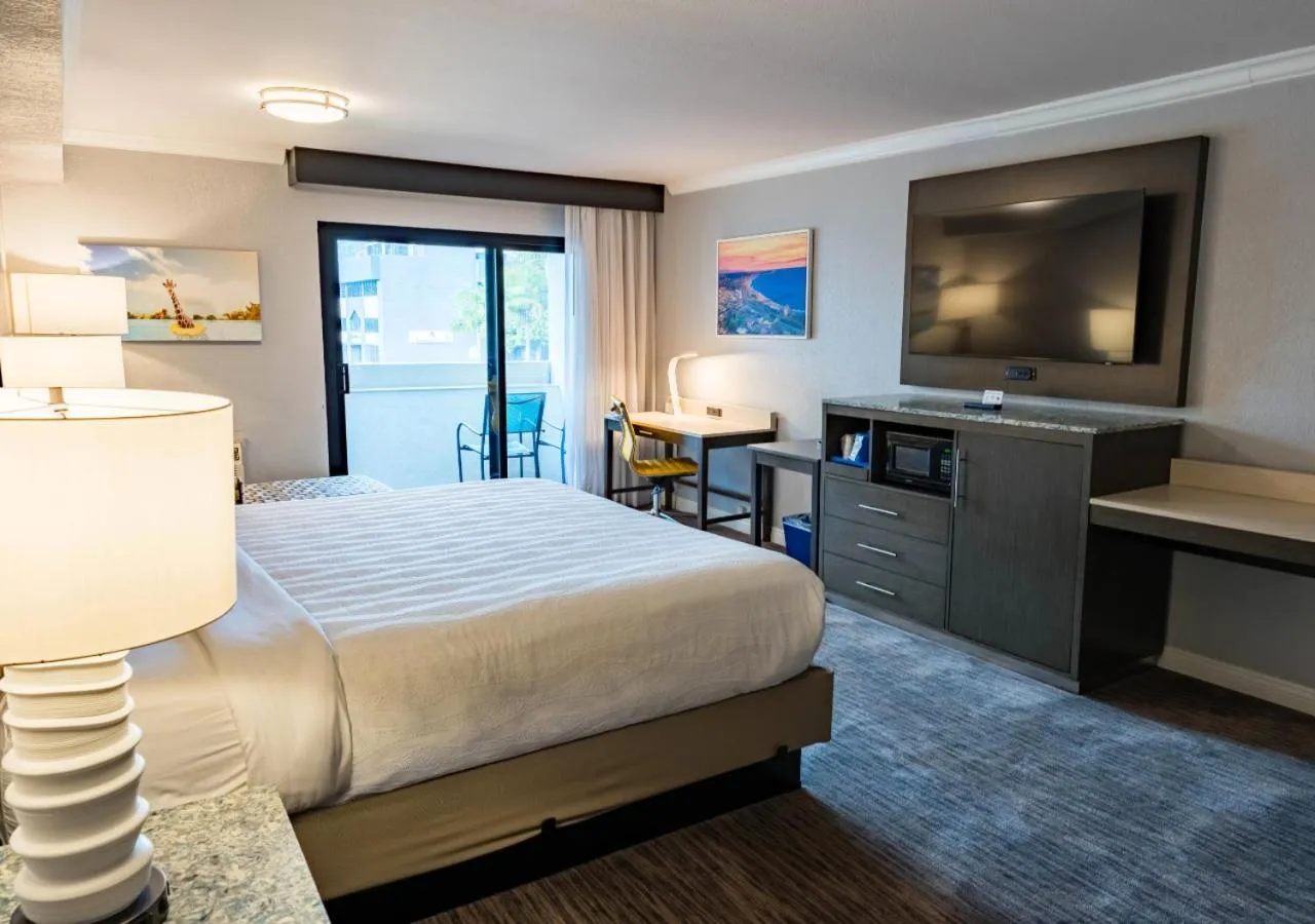 Balcony/Terrace, Bed in Amanzi Hotel, an Ascend Collection Hotel