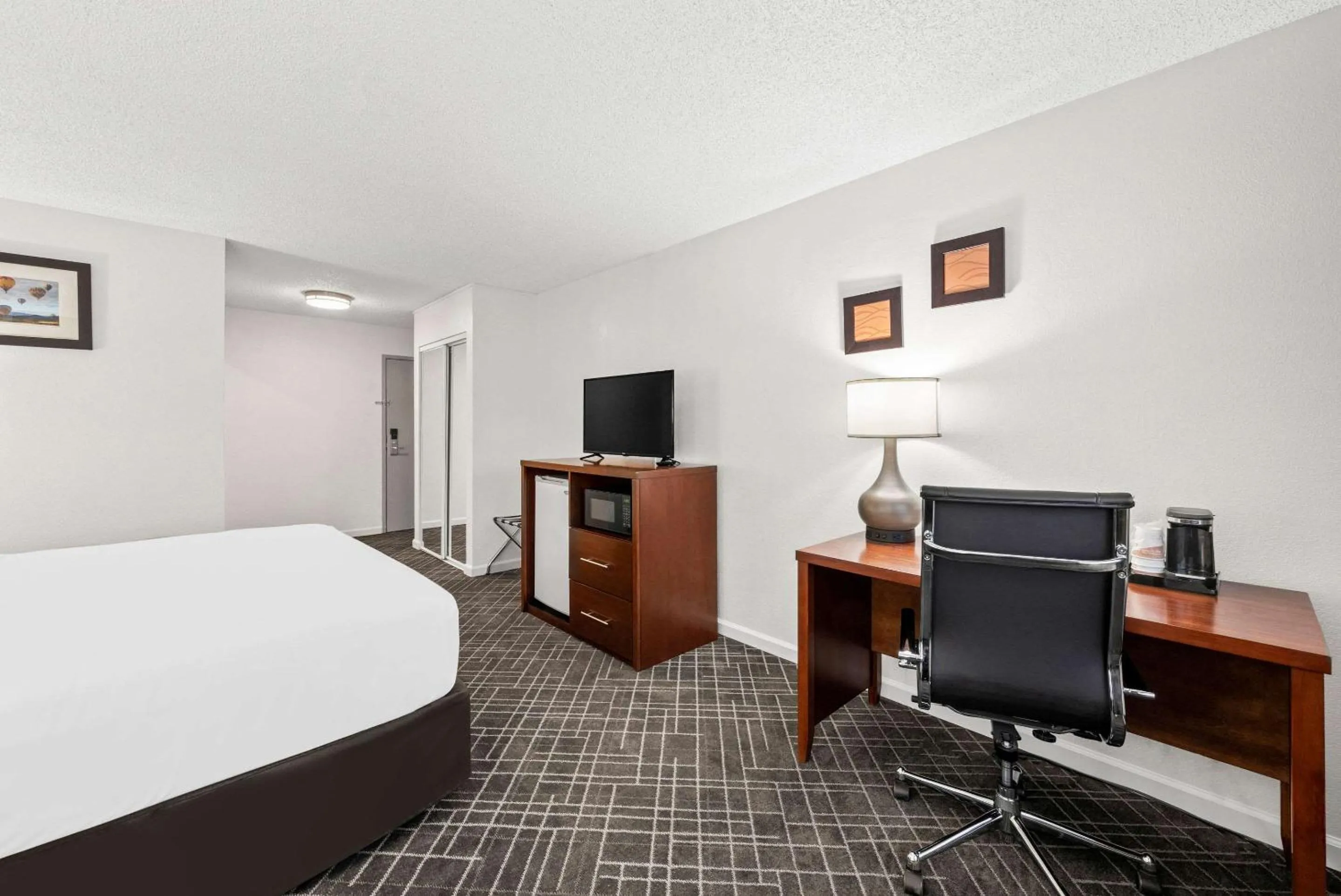 Bedroom, Bed in Comfort Inn Yreka I-5