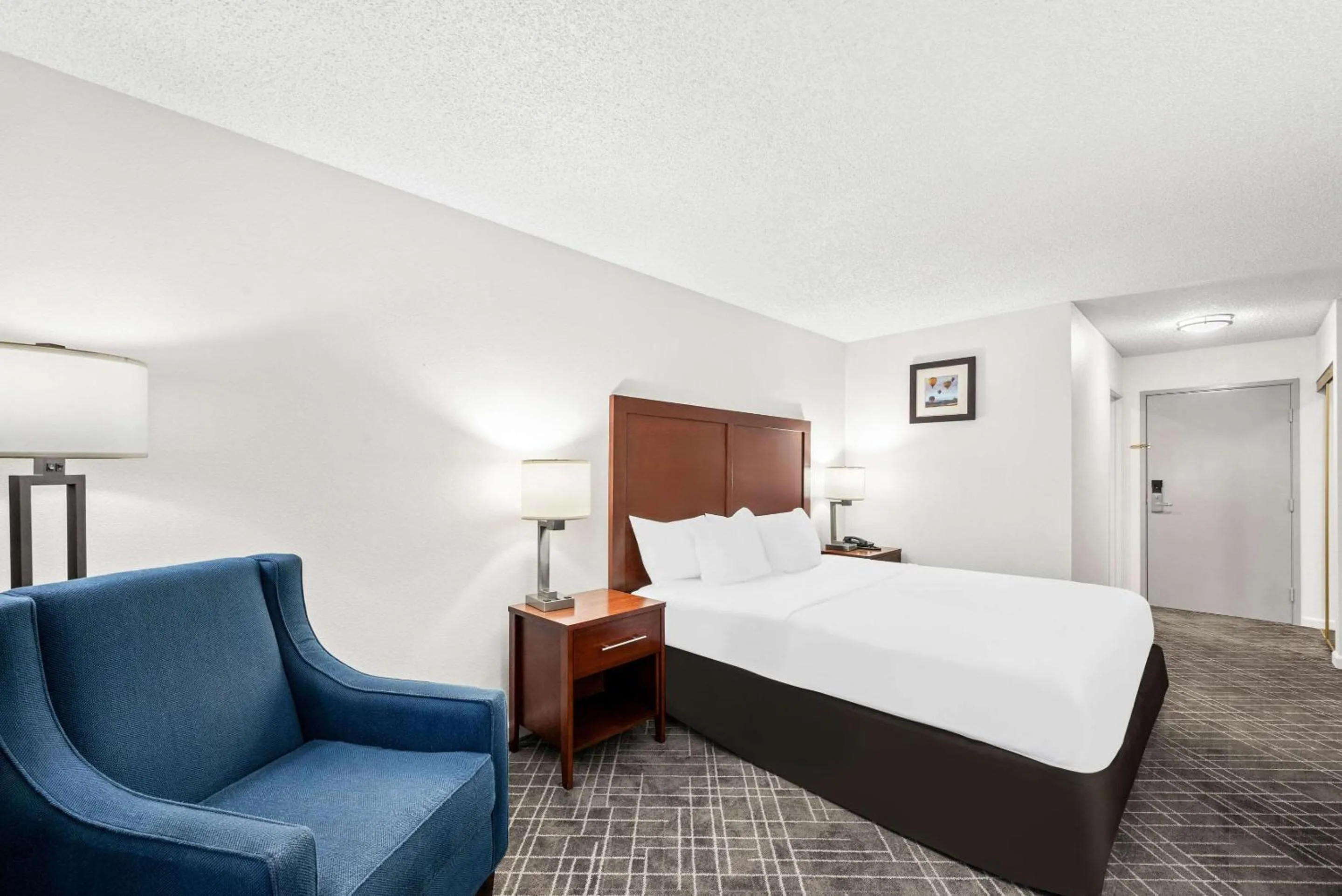 Bed in Comfort Inn Yreka I-5