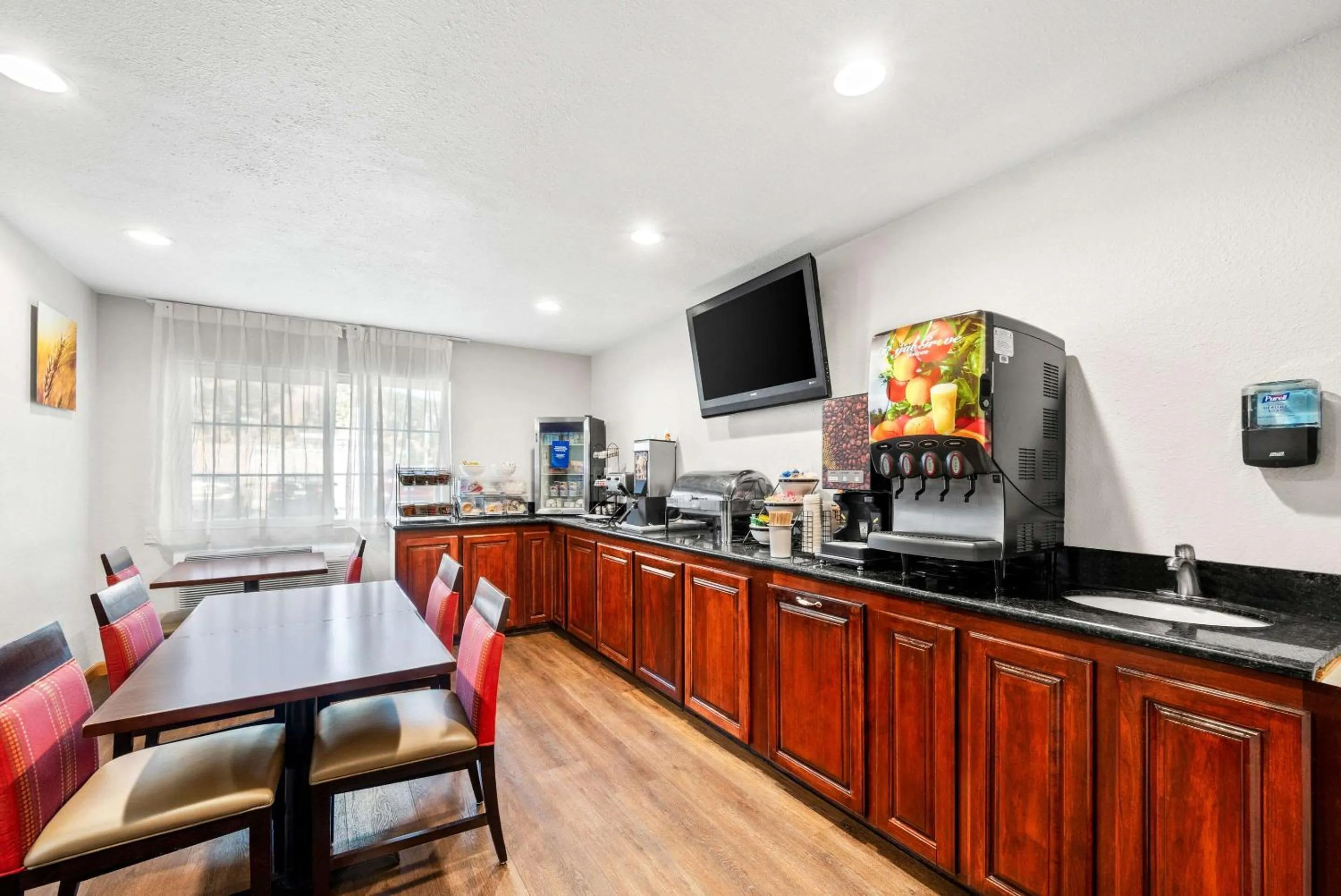 Dining area in Comfort Inn Yreka I-5