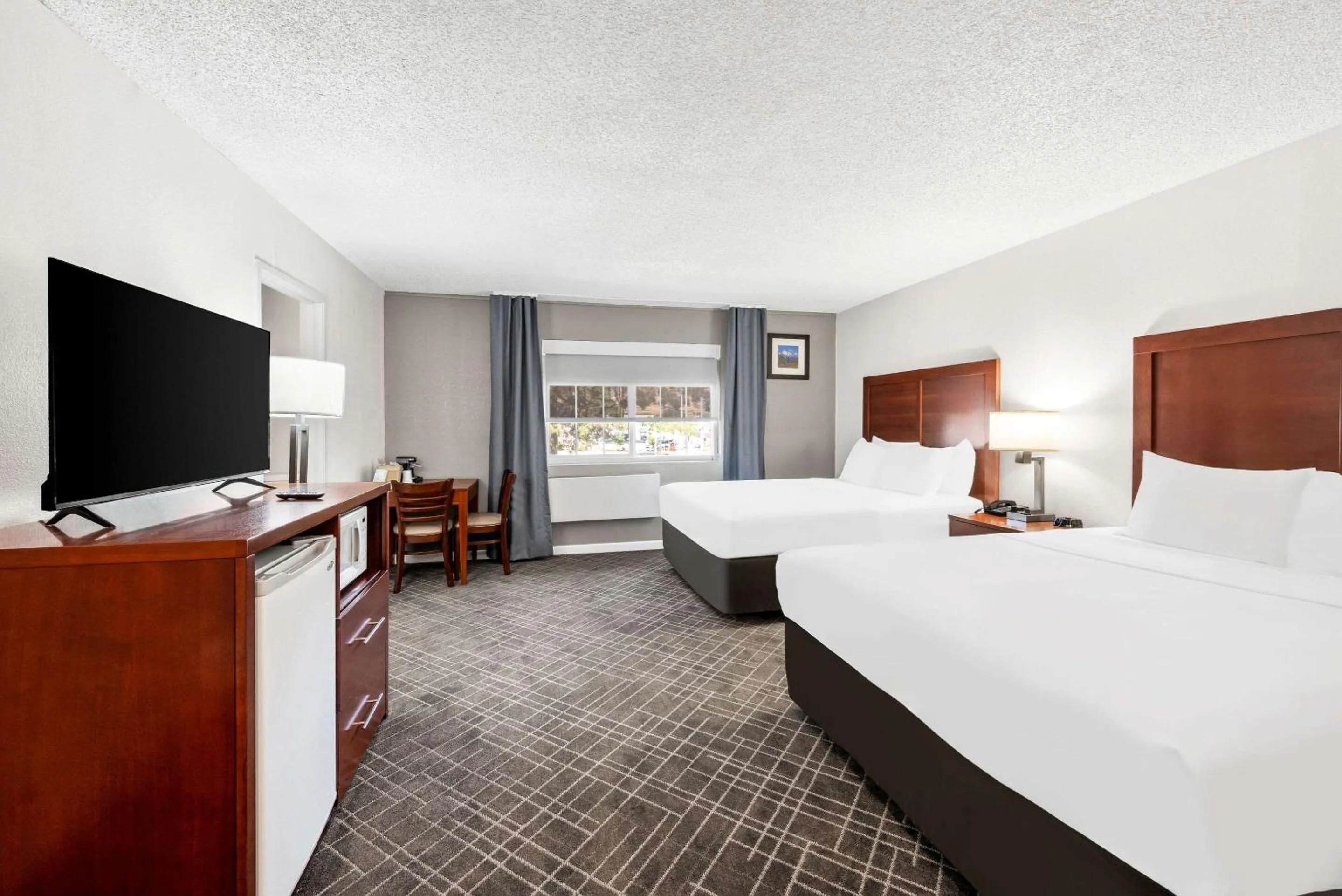 TV and multimedia, Bed in Comfort Inn Yreka I-5