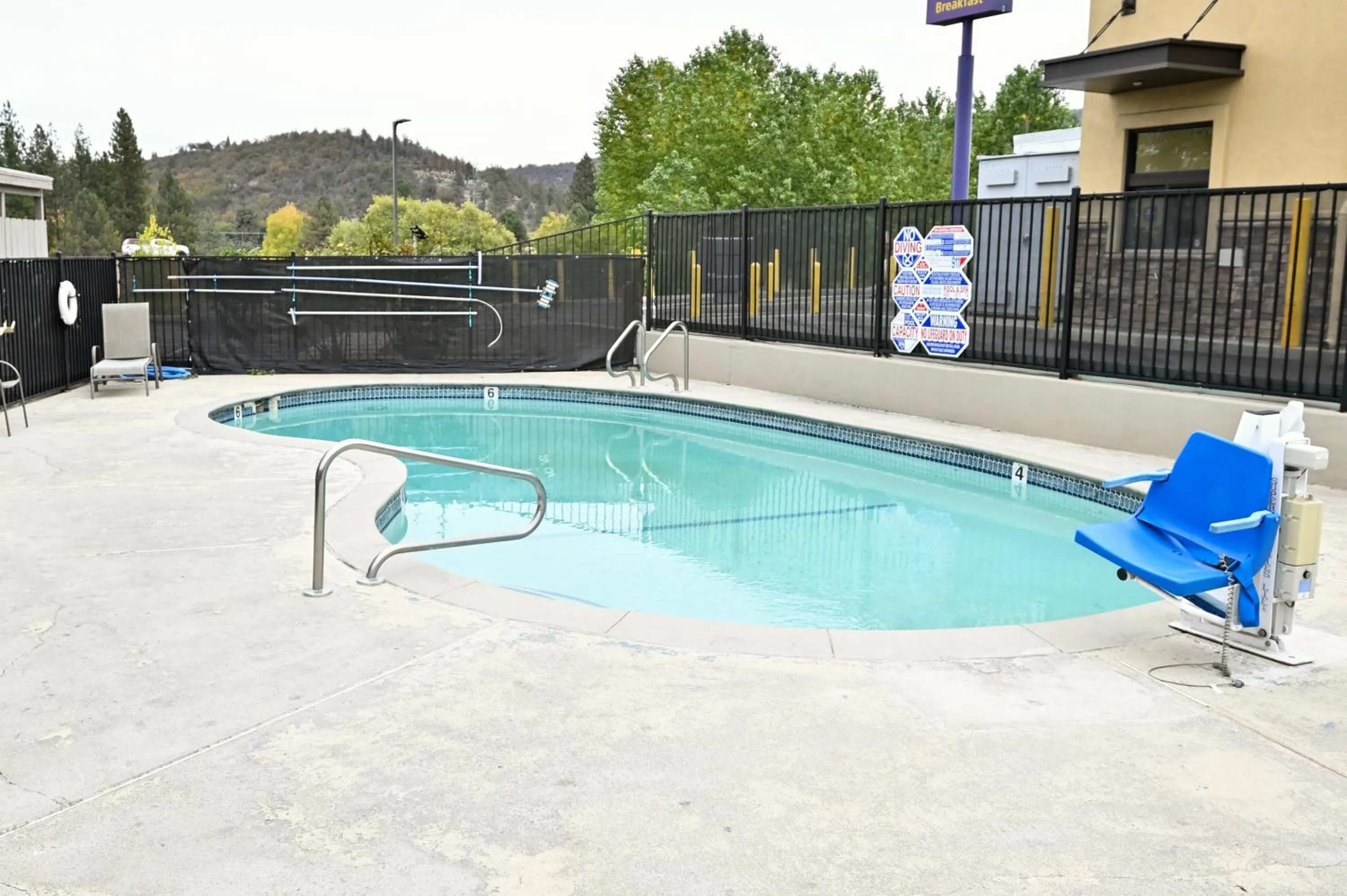 Pool view in Comfort Inn Yreka I-5
