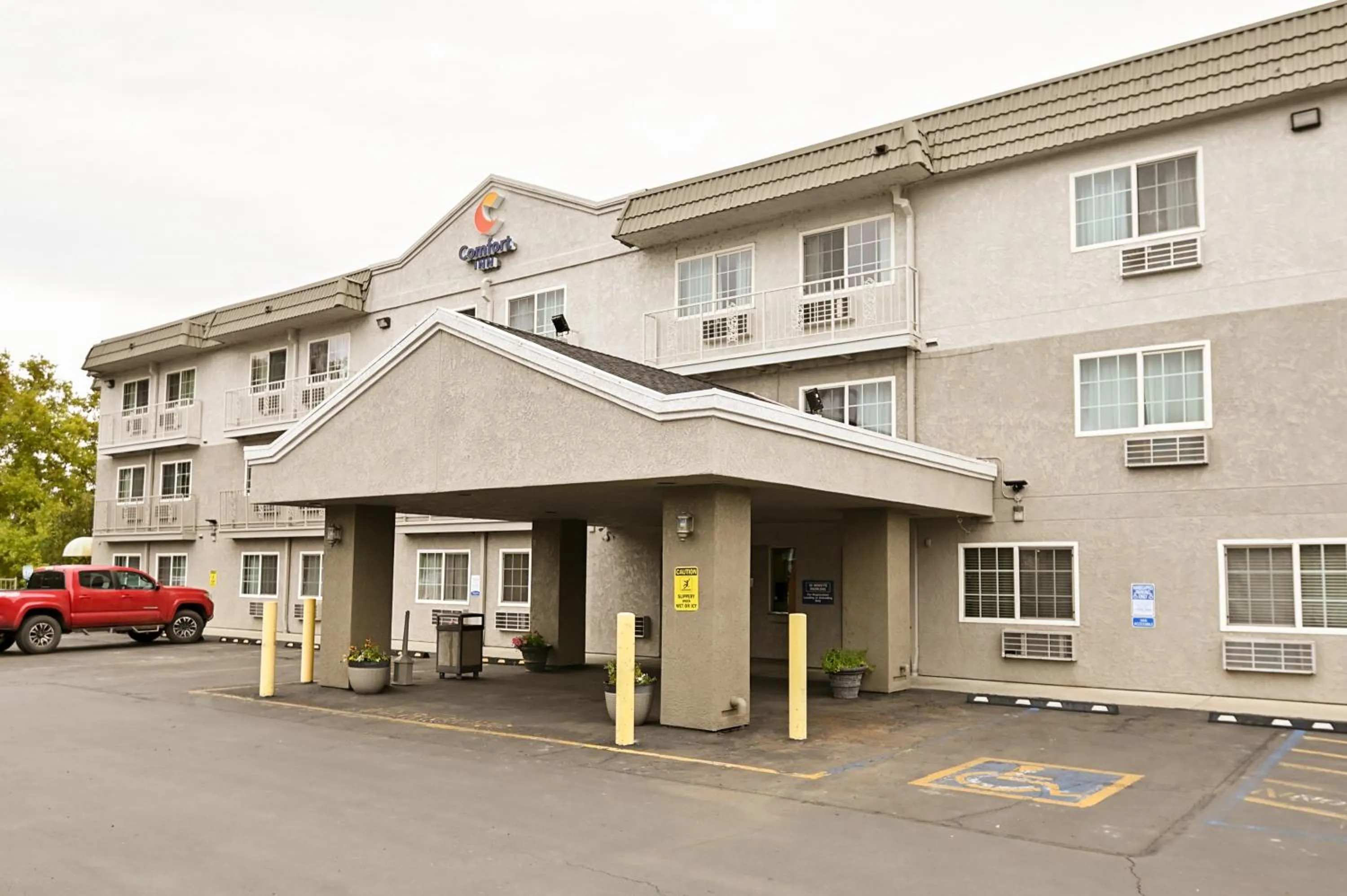 Property building in Comfort Inn Yreka I-5