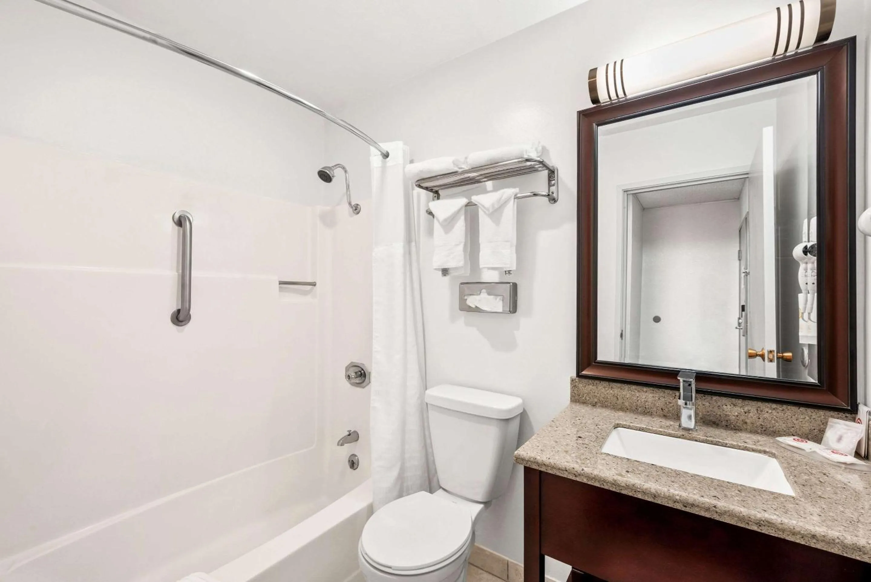 Bedroom in Comfort Inn Yreka I-5