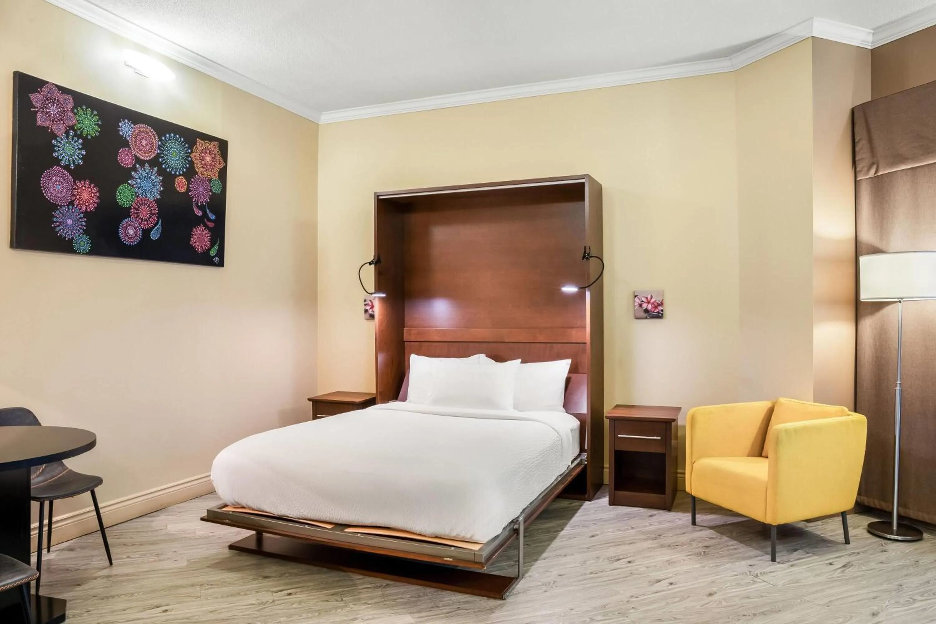 Photo of the whole room, Bed in Days Inn by Wyndham Berthierville