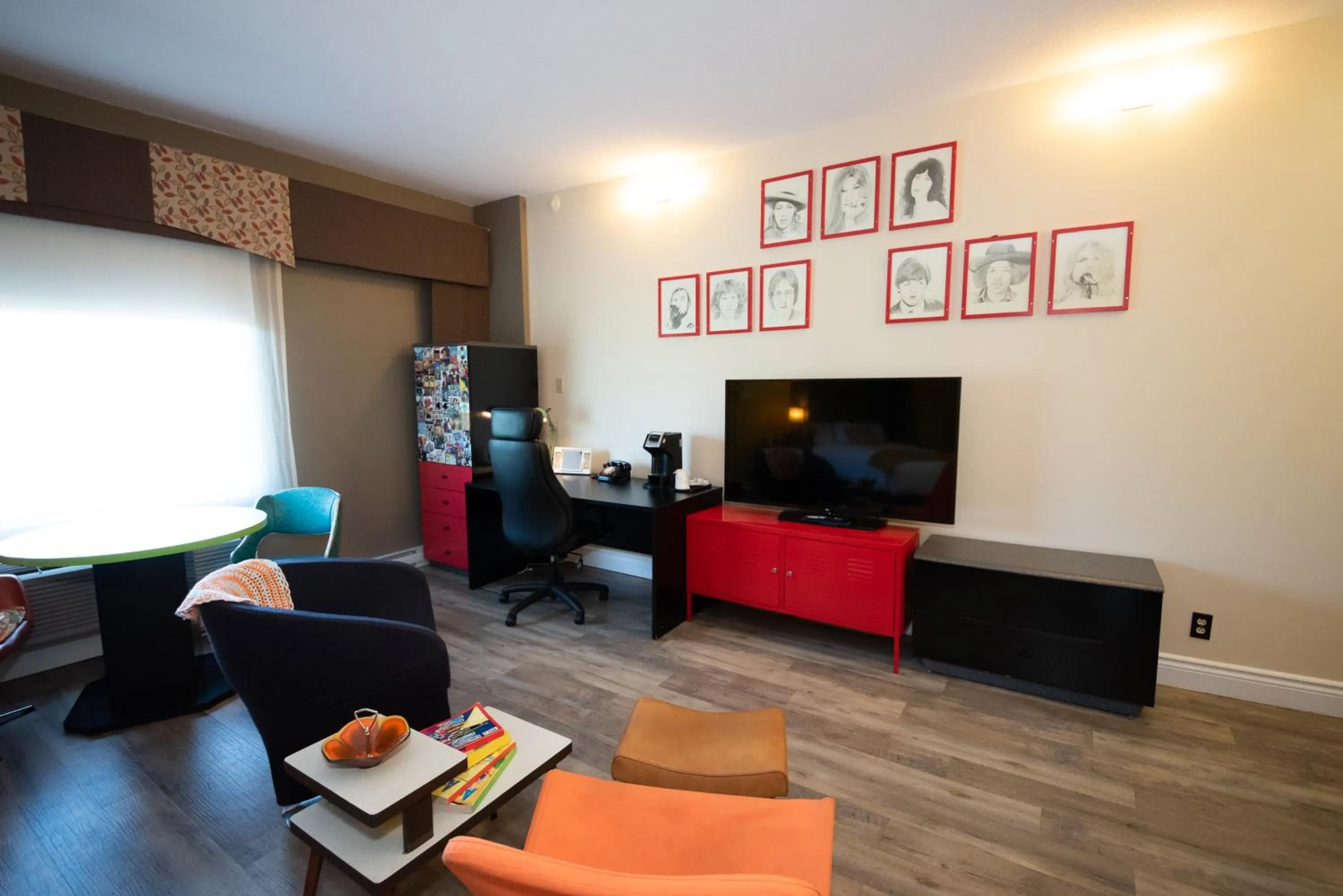 Seating area in Days Inn by Wyndham Berthierville