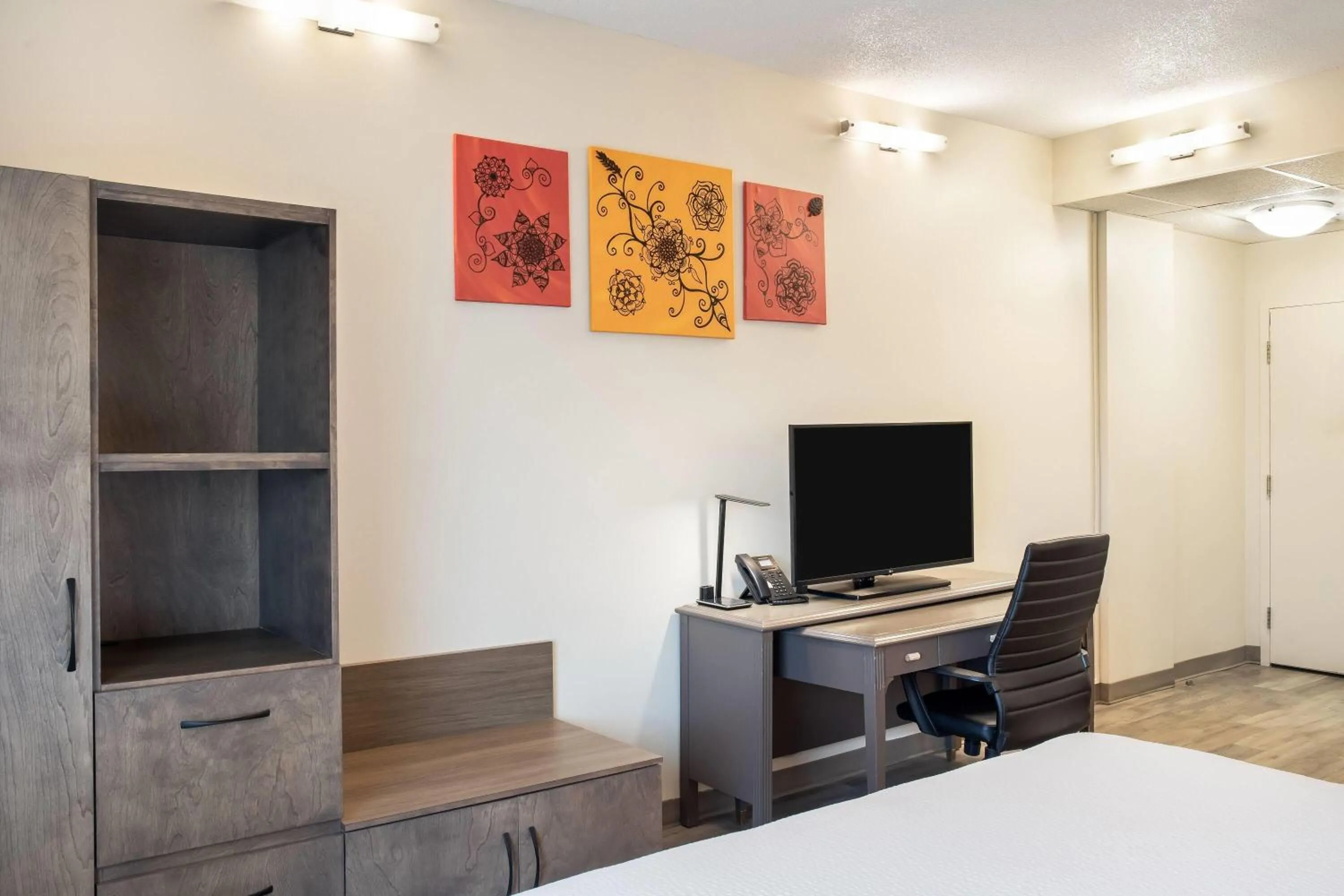 Bed in Days Inn by Wyndham Berthierville