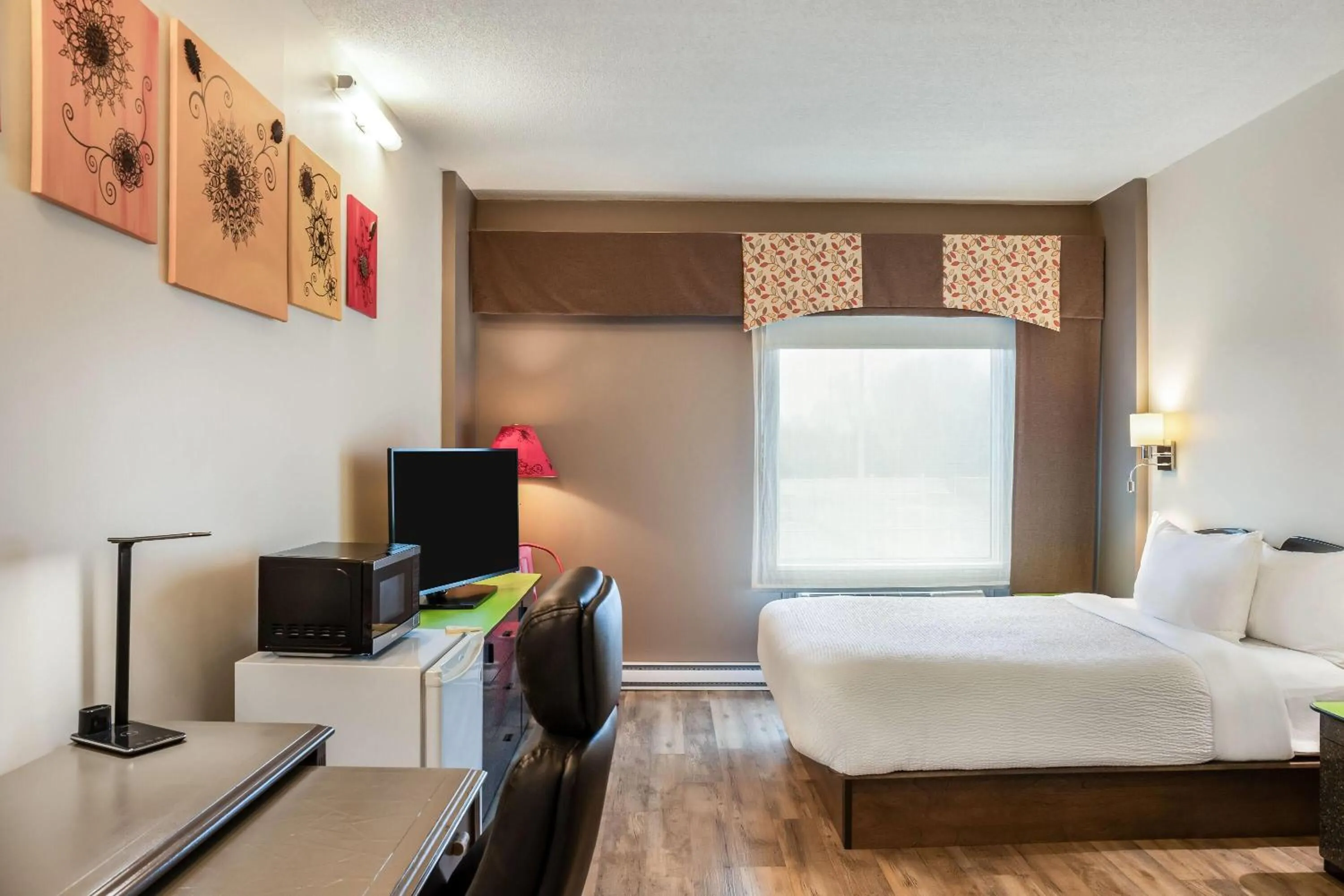 Bed in Days Inn by Wyndham Berthierville