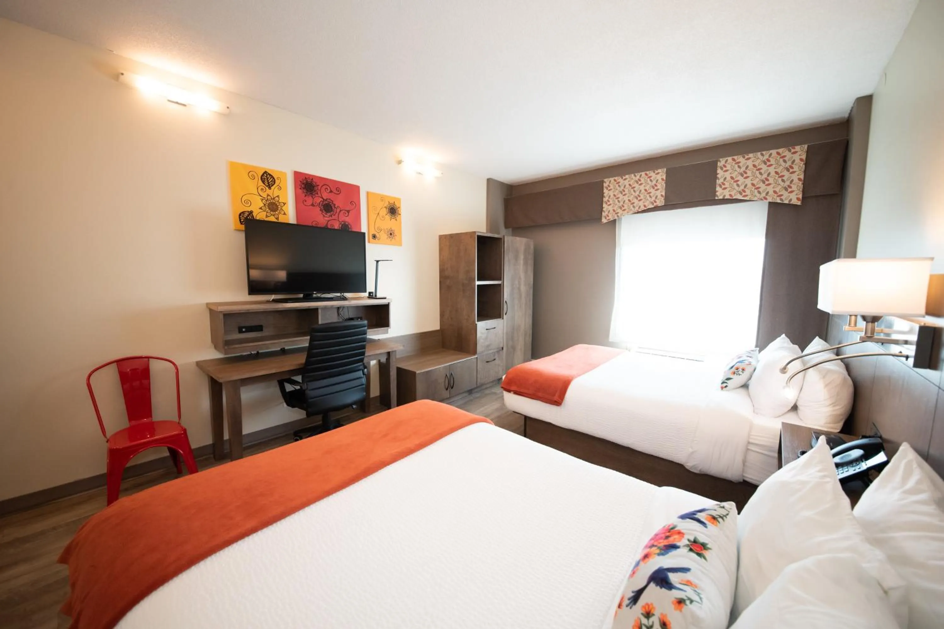 TV and multimedia, Bed in Days Inn by Wyndham Berthierville