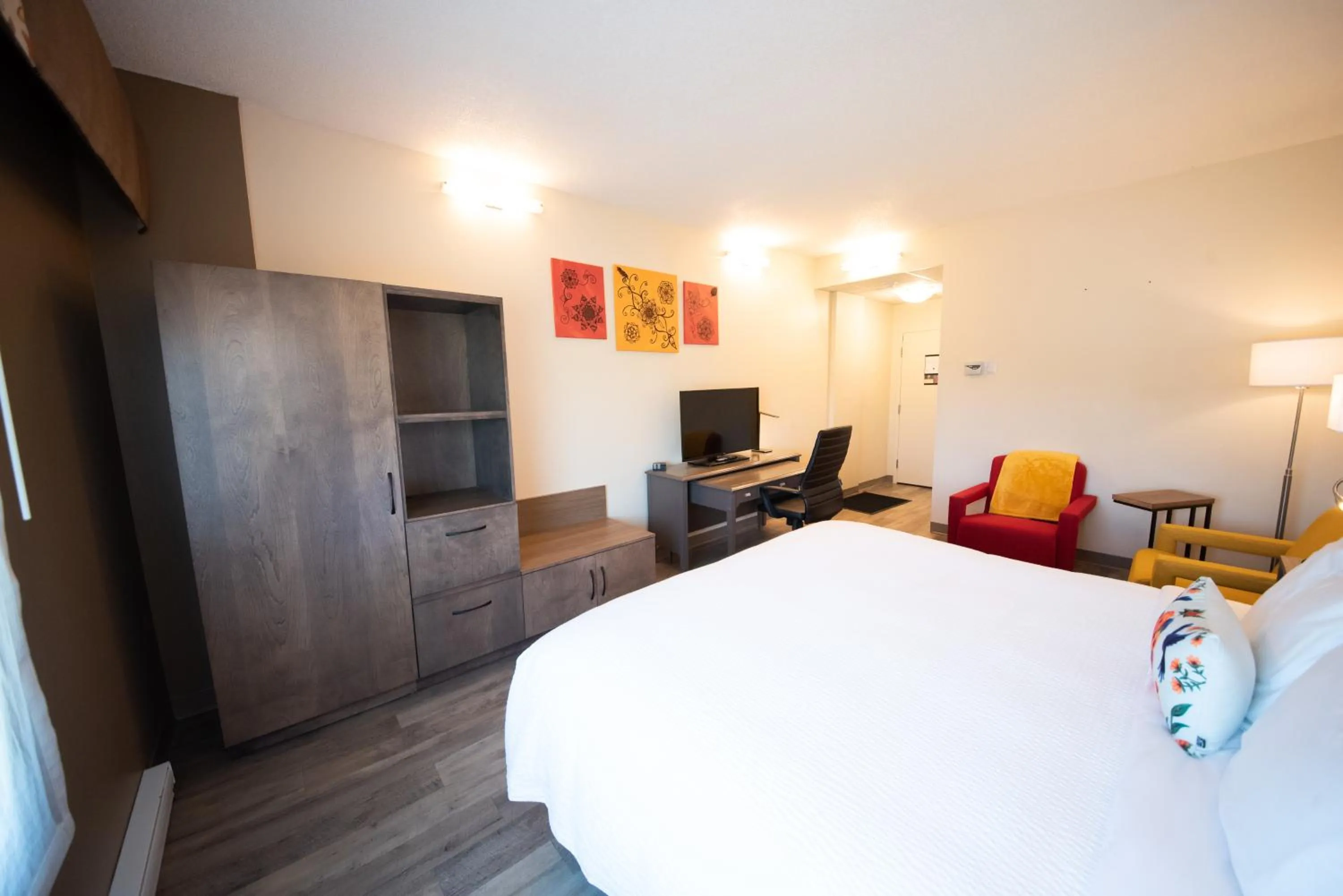 Bed in Days Inn by Wyndham Berthierville