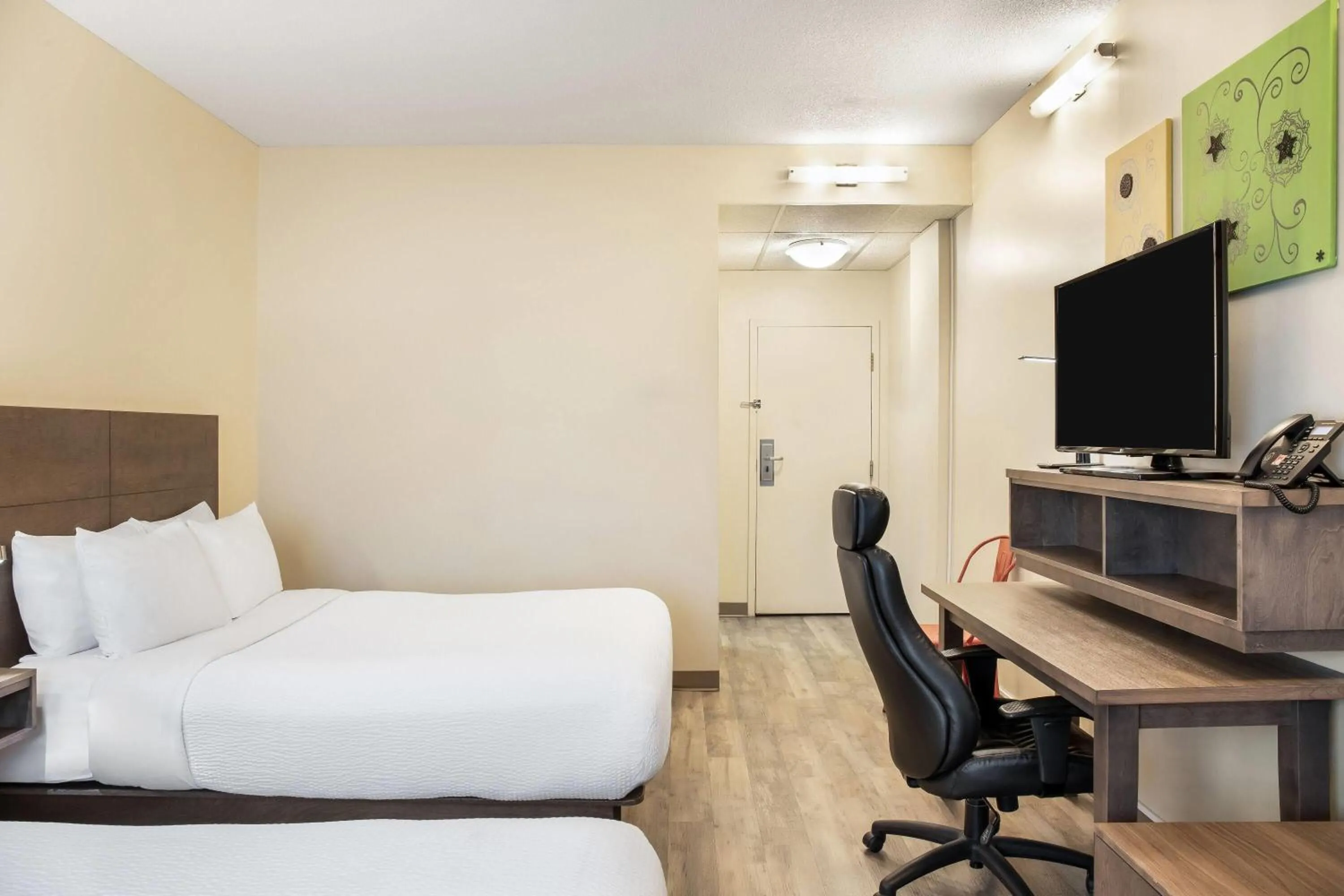 Bed in Days Inn by Wyndham Berthierville