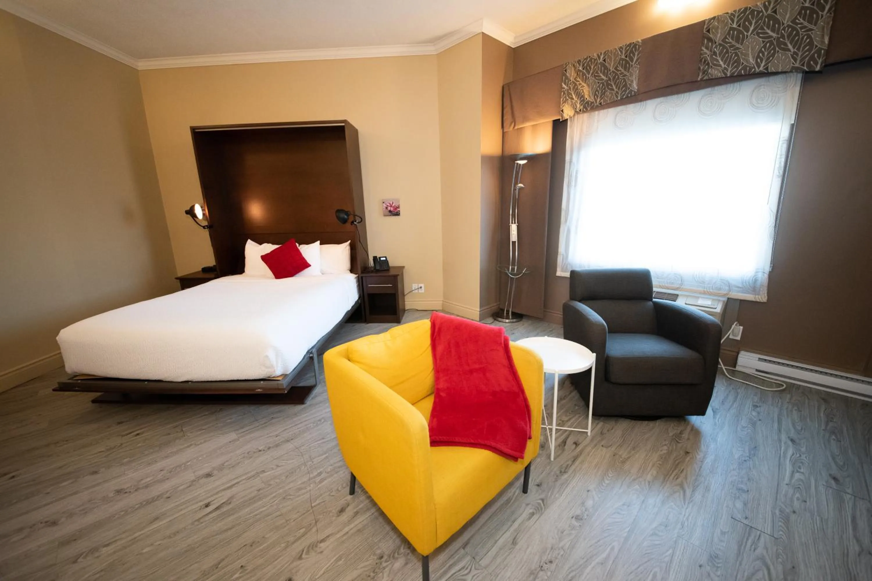 Bedroom, Bed in Days Inn by Wyndham Berthierville