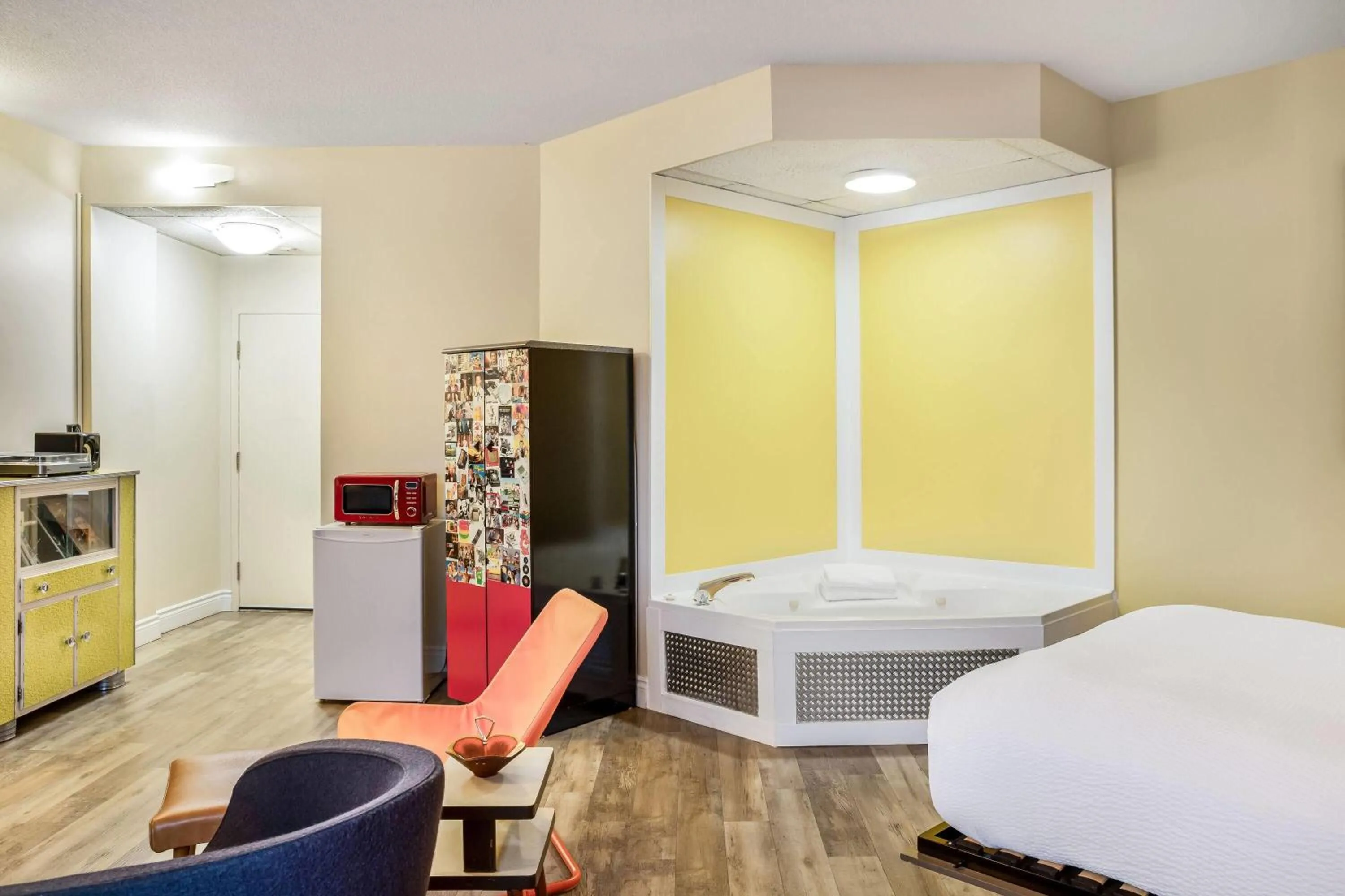 Photo of the whole room, Bed in Days Inn by Wyndham Berthierville