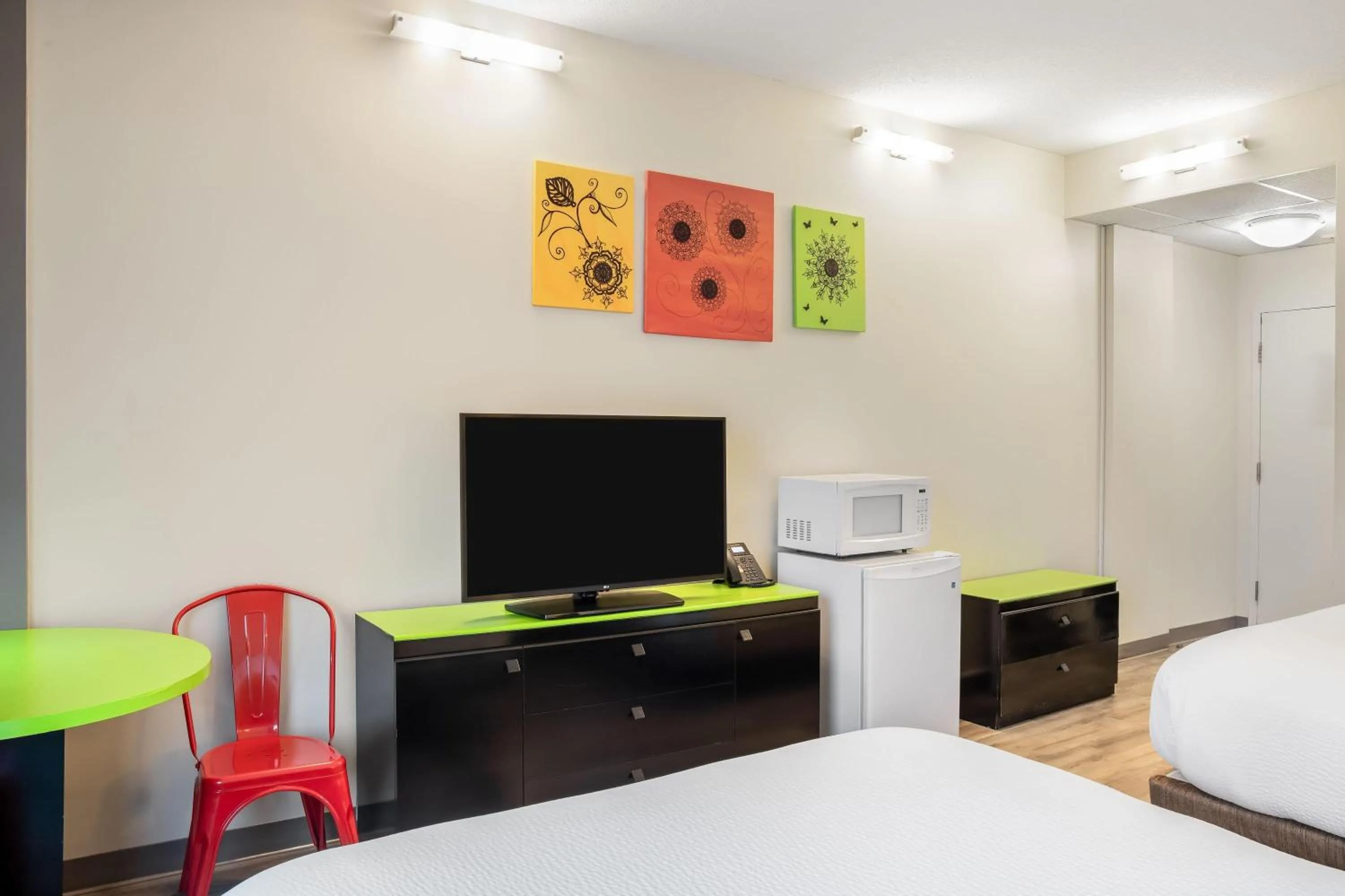 Bed in Days Inn by Wyndham Berthierville