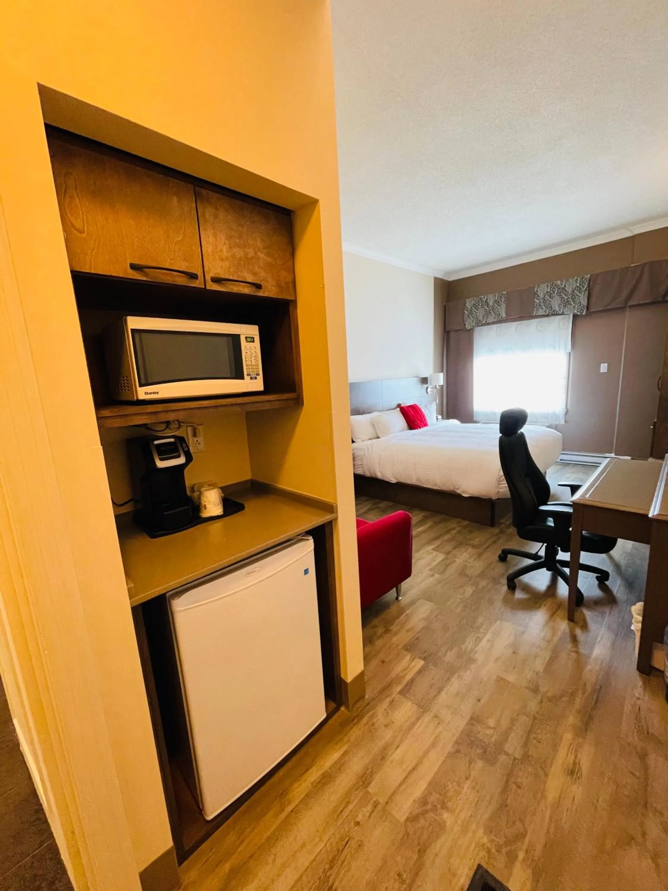 Kitchen or kitchenette in Days Inn by Wyndham Berthierville