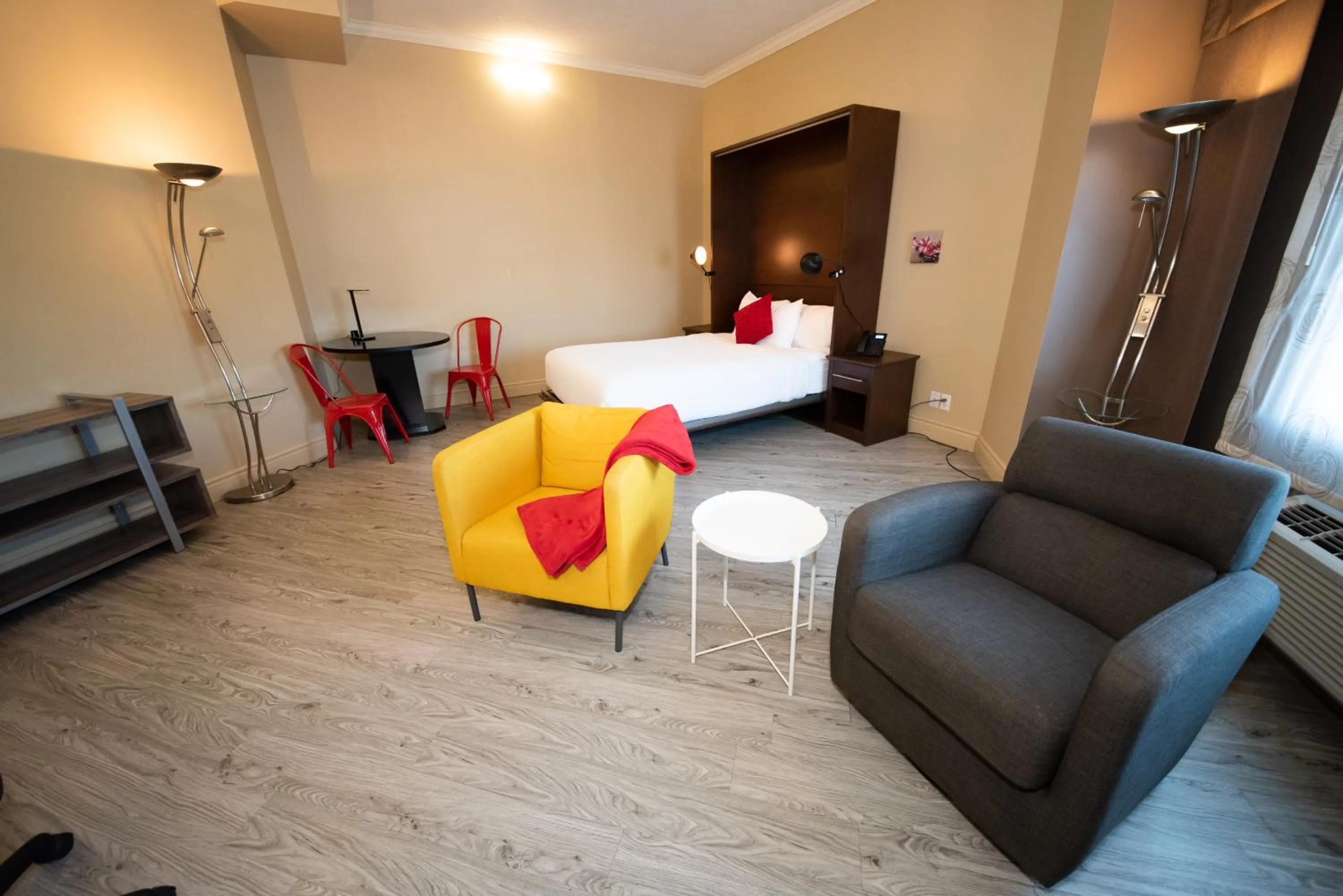 Bedroom, Bed in Days Inn by Wyndham Berthierville