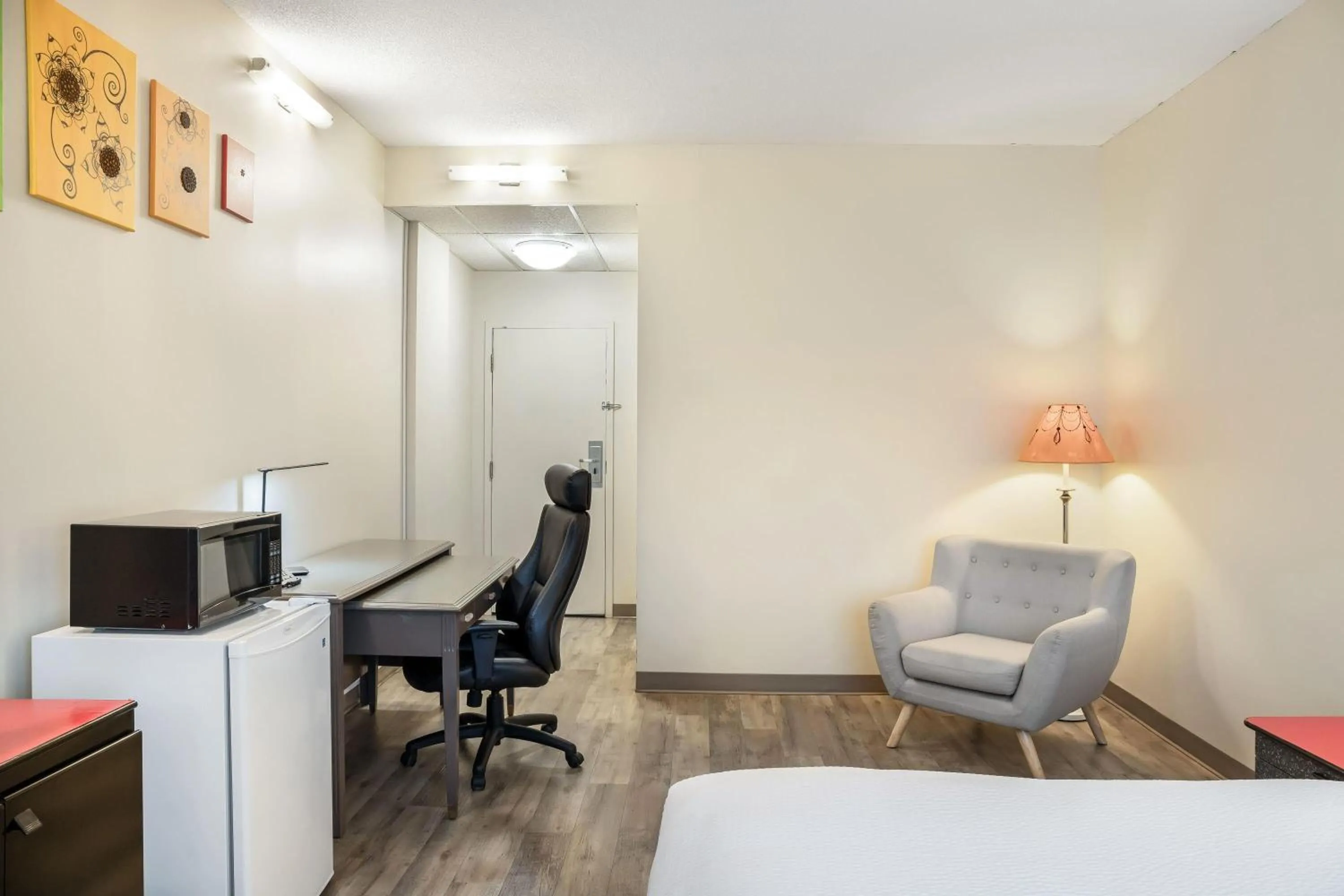 Bed in Days Inn by Wyndham Berthierville