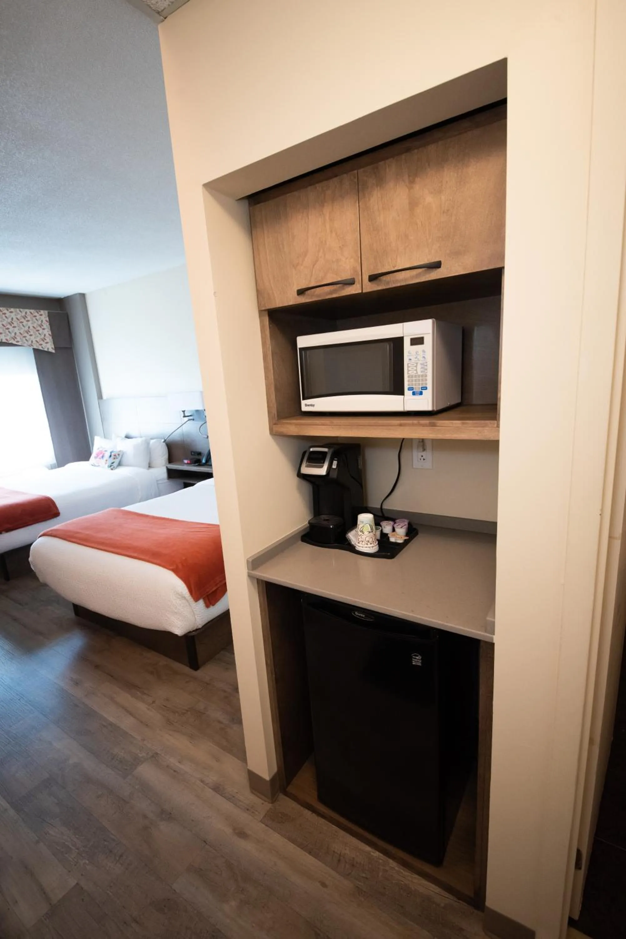 Kitchen or kitchenette, Bed in Days Inn by Wyndham Berthierville