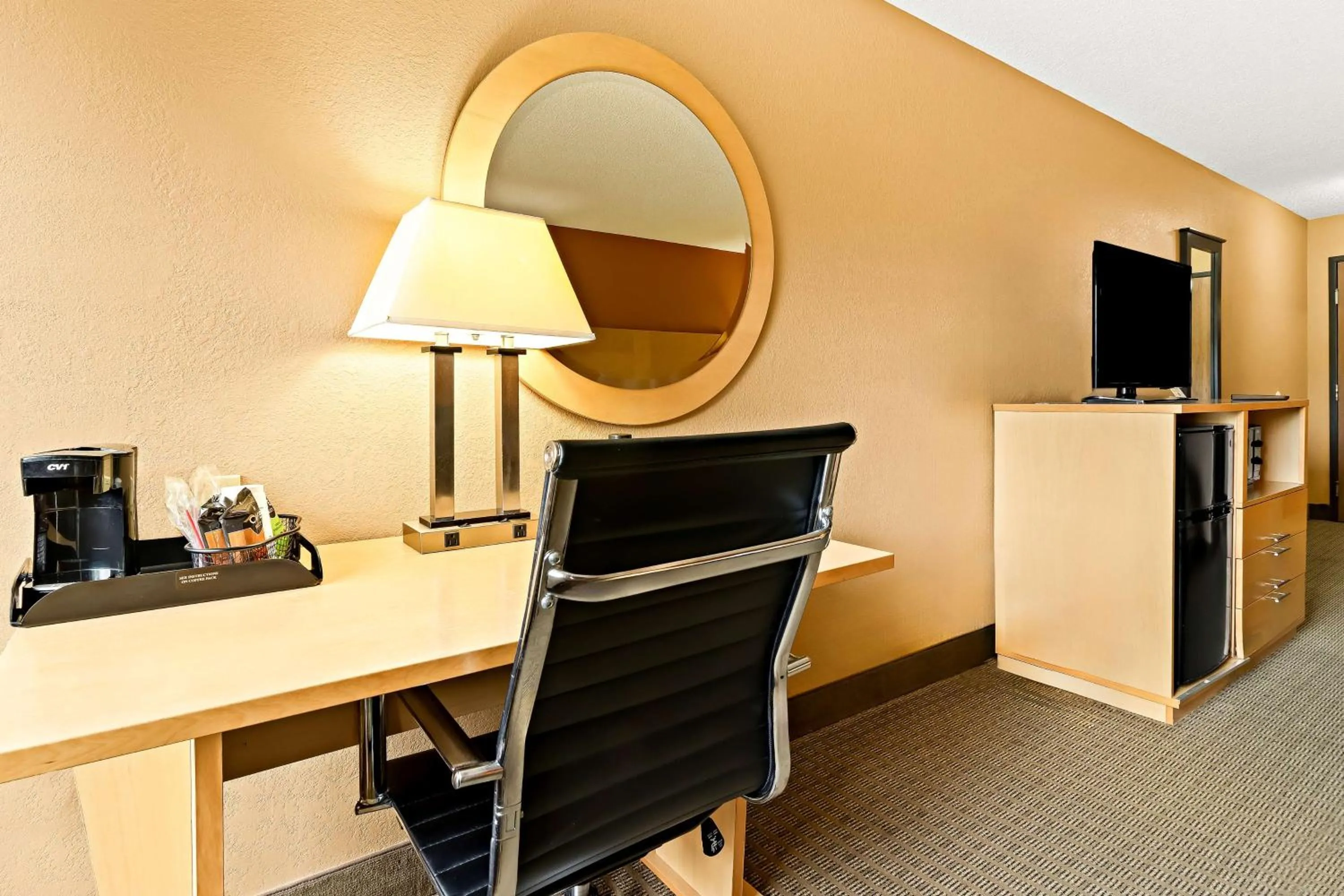 Bedroom in Best Western Paducah Inn