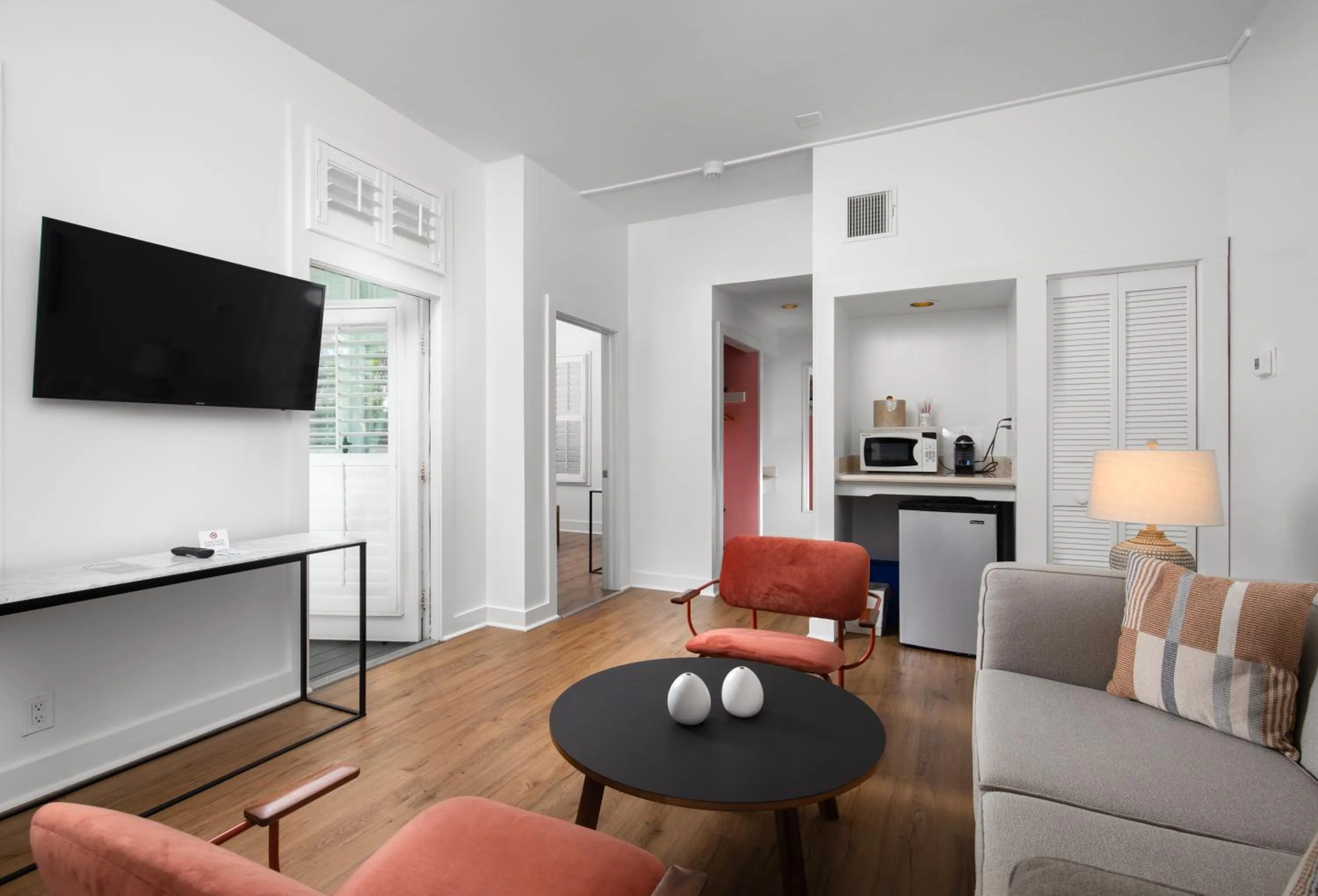 Living room in Paradise Inn - Adult Exclusive