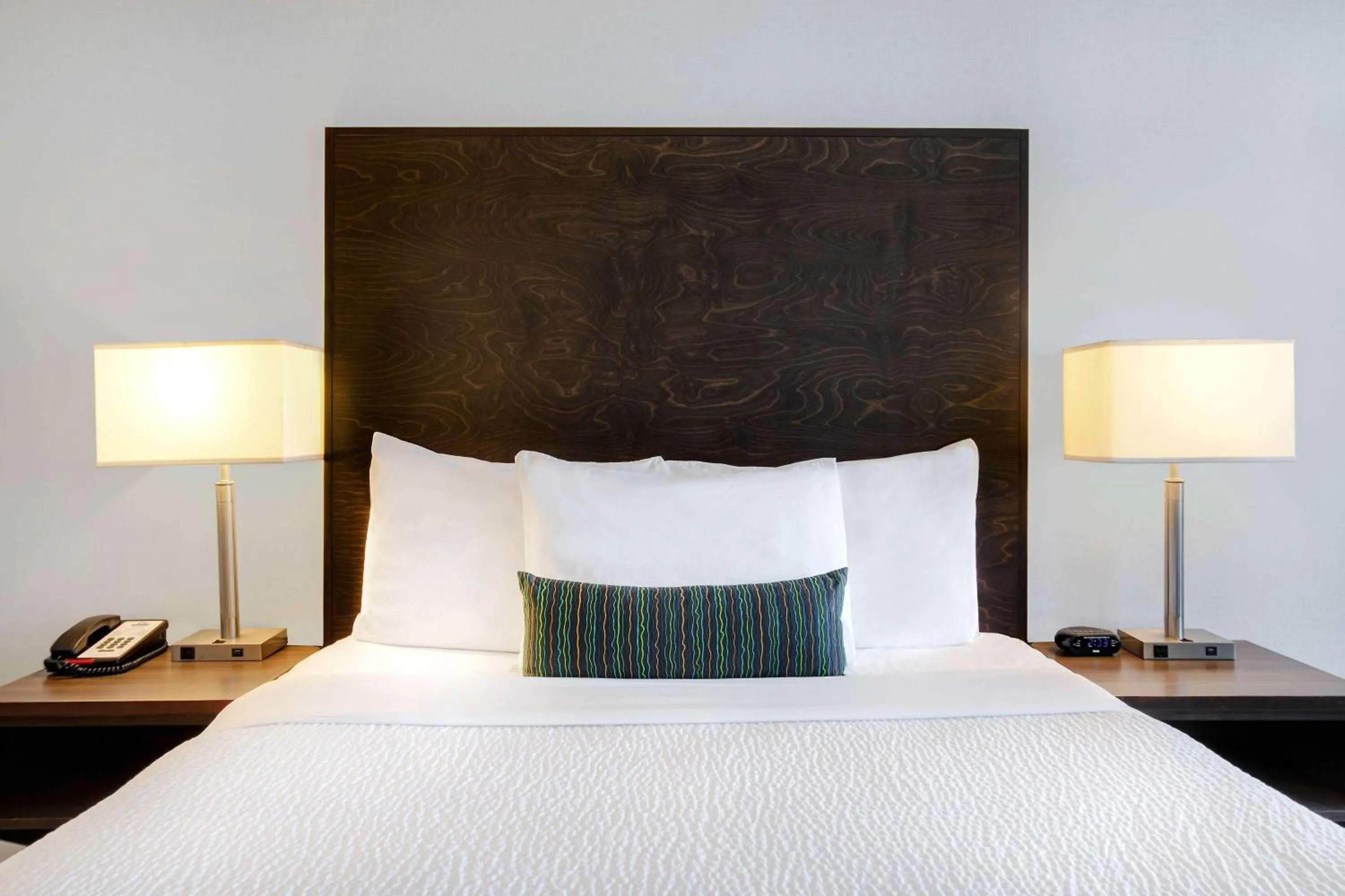 Photo of the whole room, Bed in Days Inn by Wyndham Victoria Airport Sidney