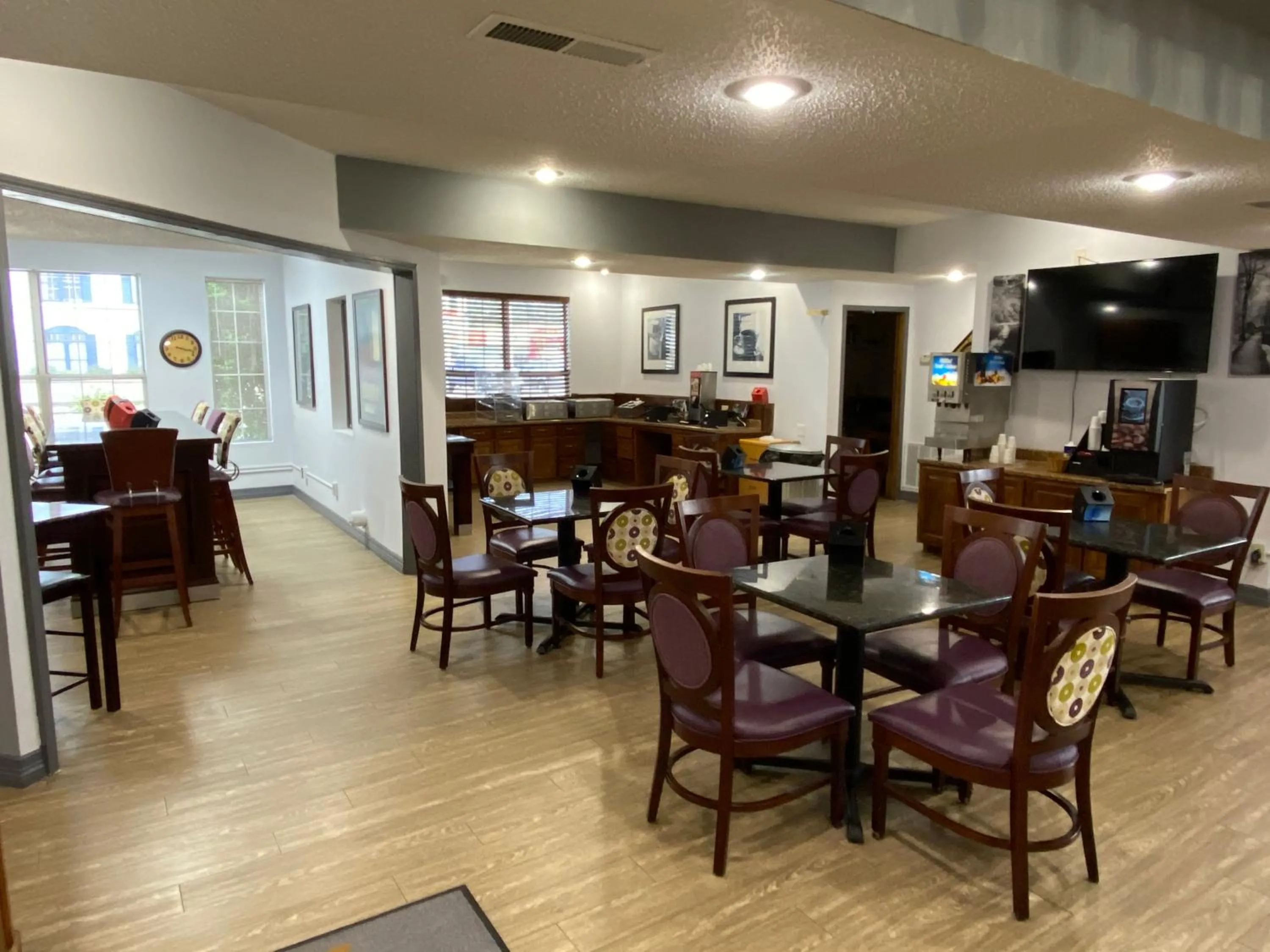 Breakfast in Southern Oaks Inn