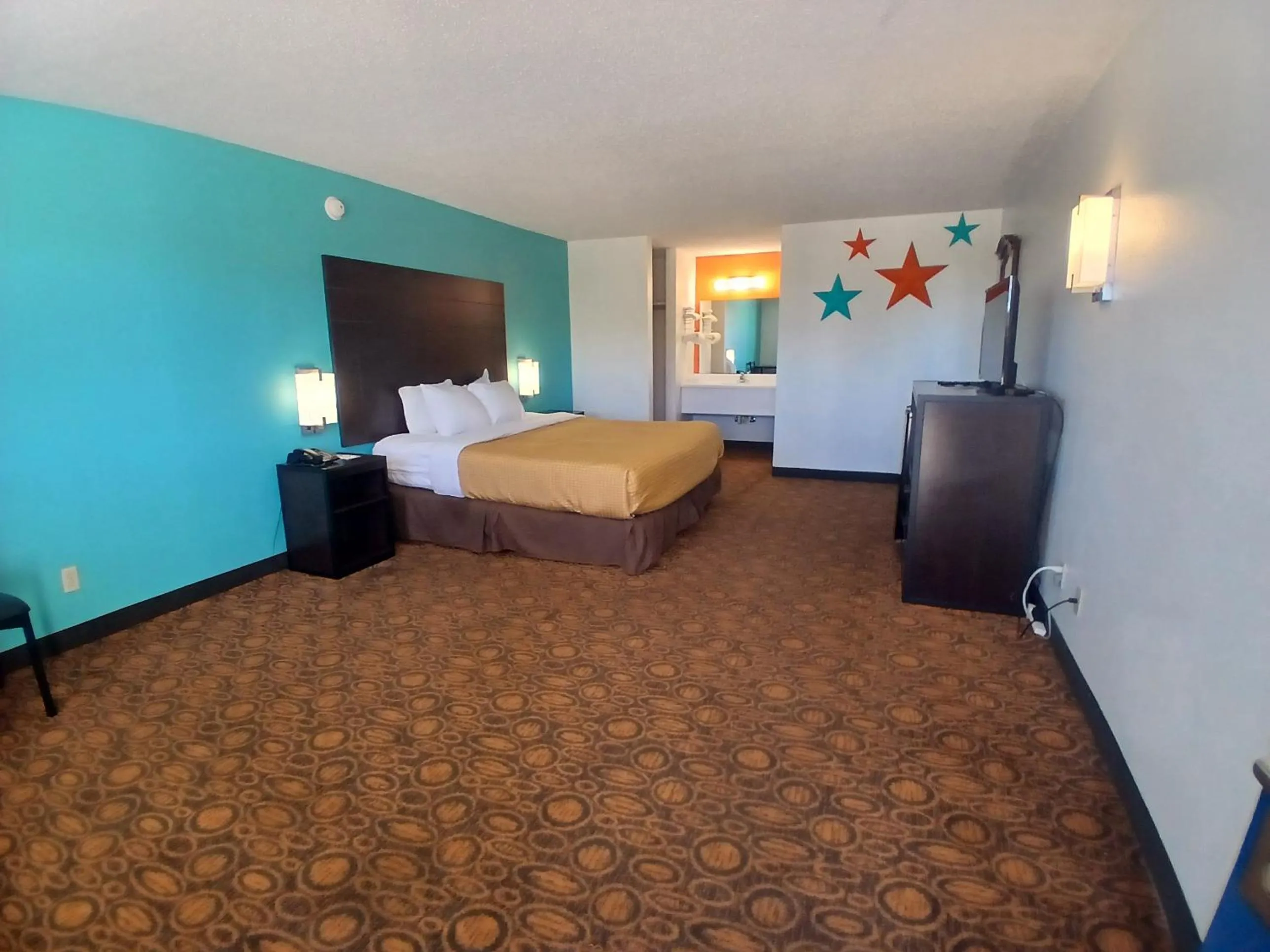 Bed in Howard Johnson by Wyndham Branson Theatre District
