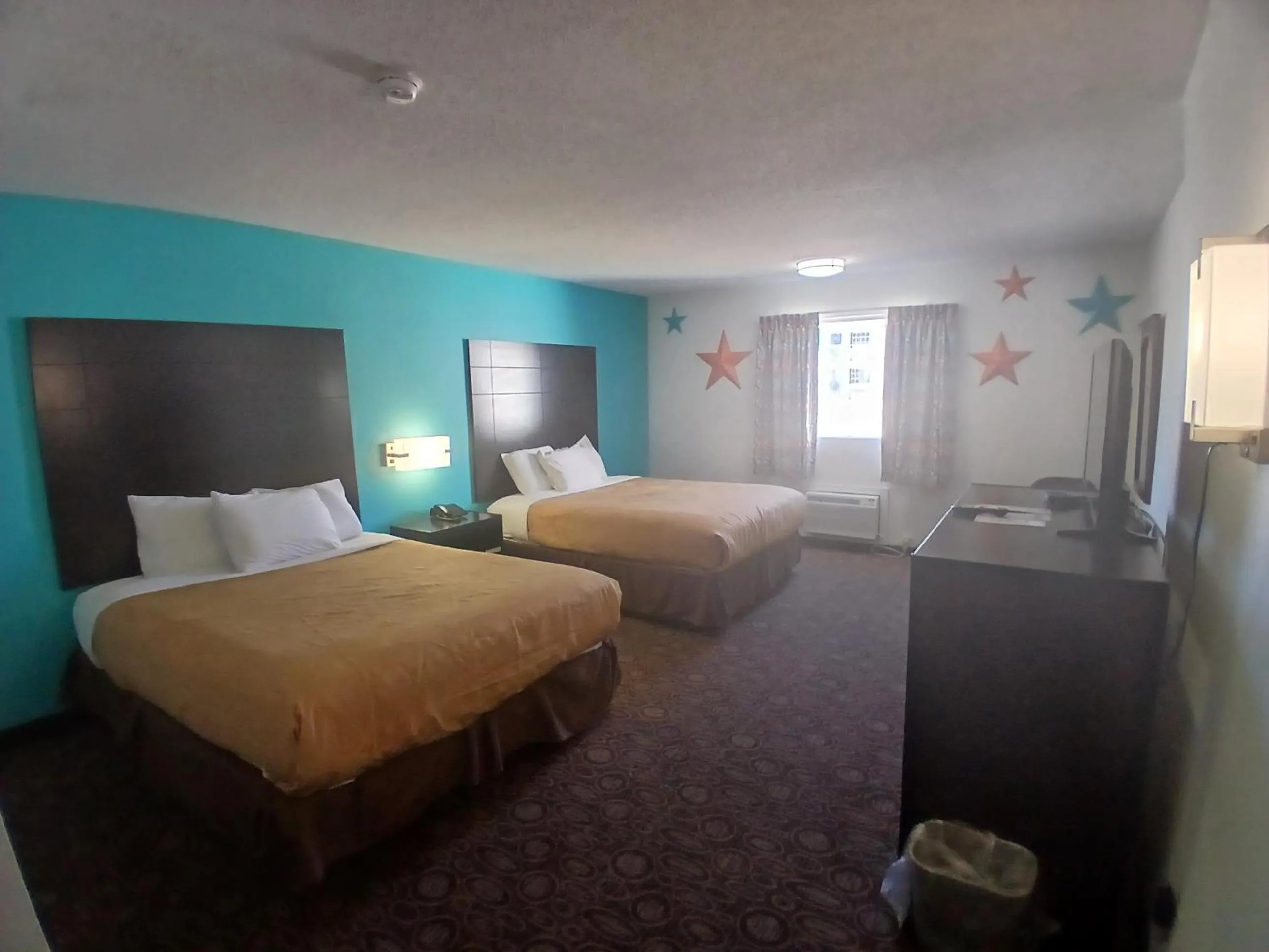 Bedroom, Bed in Howard Johnson by Wyndham Branson Theatre District