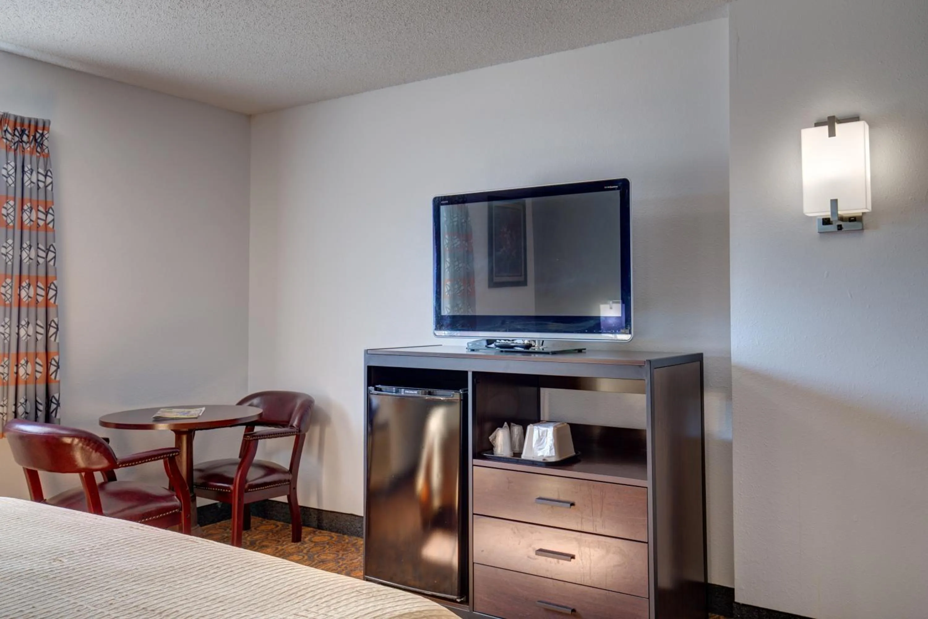 TV and multimedia, Bed in Southern Oaks Inn