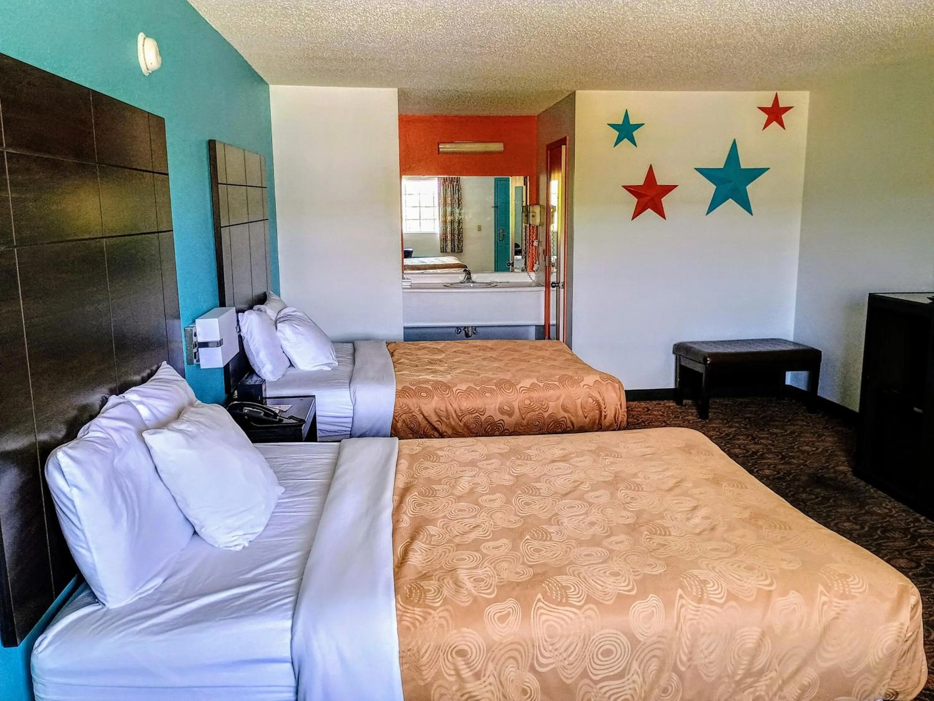 Bedroom, Bed in Howard Johnson by Wyndham Branson Theatre District