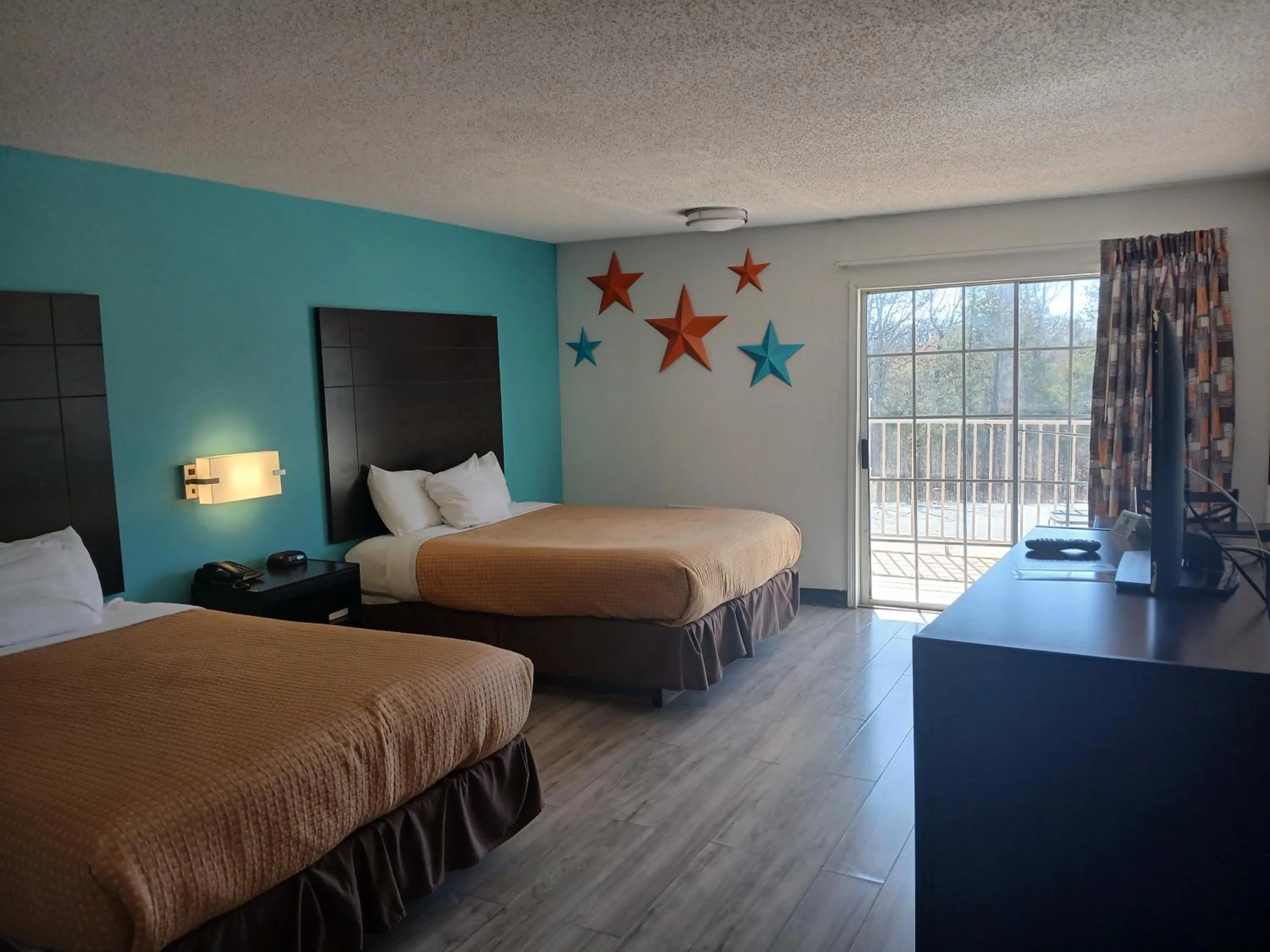 Bedroom, Bed in Howard Johnson by Wyndham Branson Theatre District