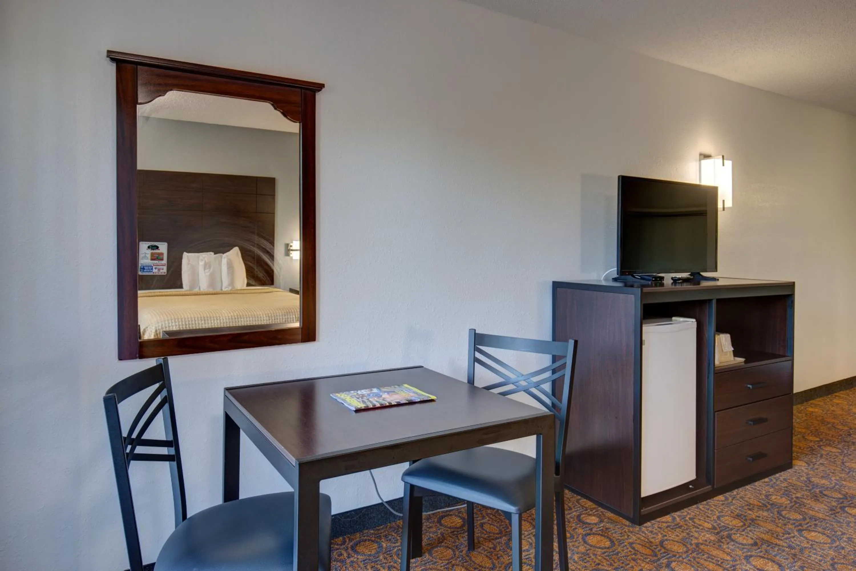 TV and multimedia in Southern Oaks Inn