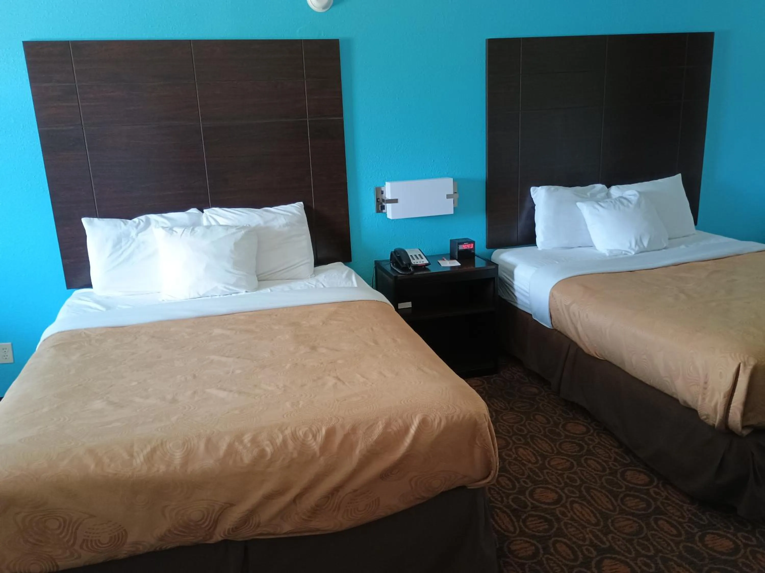 Bed in Howard Johnson by Wyndham Branson Theatre District