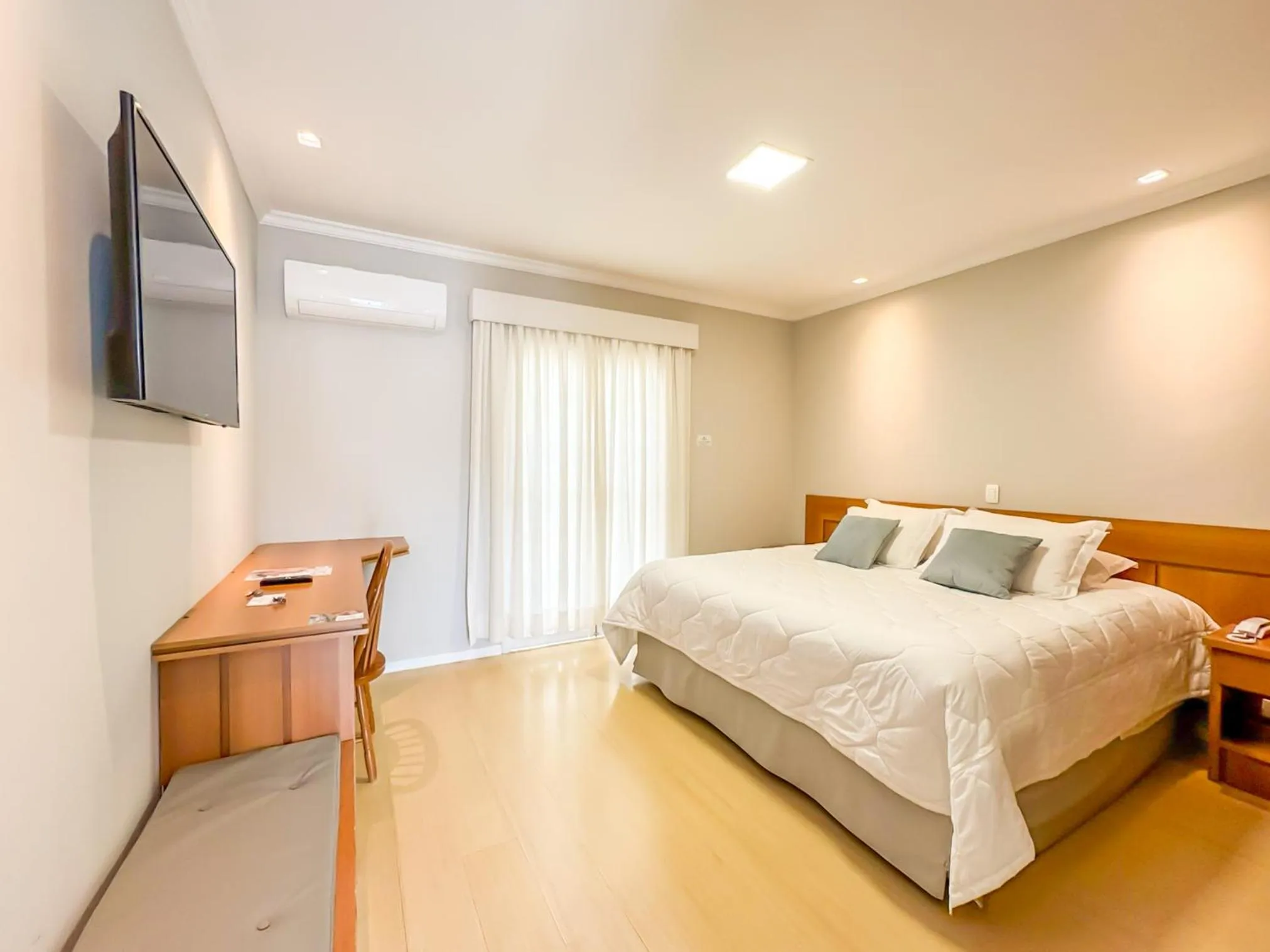 Bedroom, Bed in Pousada Nacional Inn Campos do Jordão