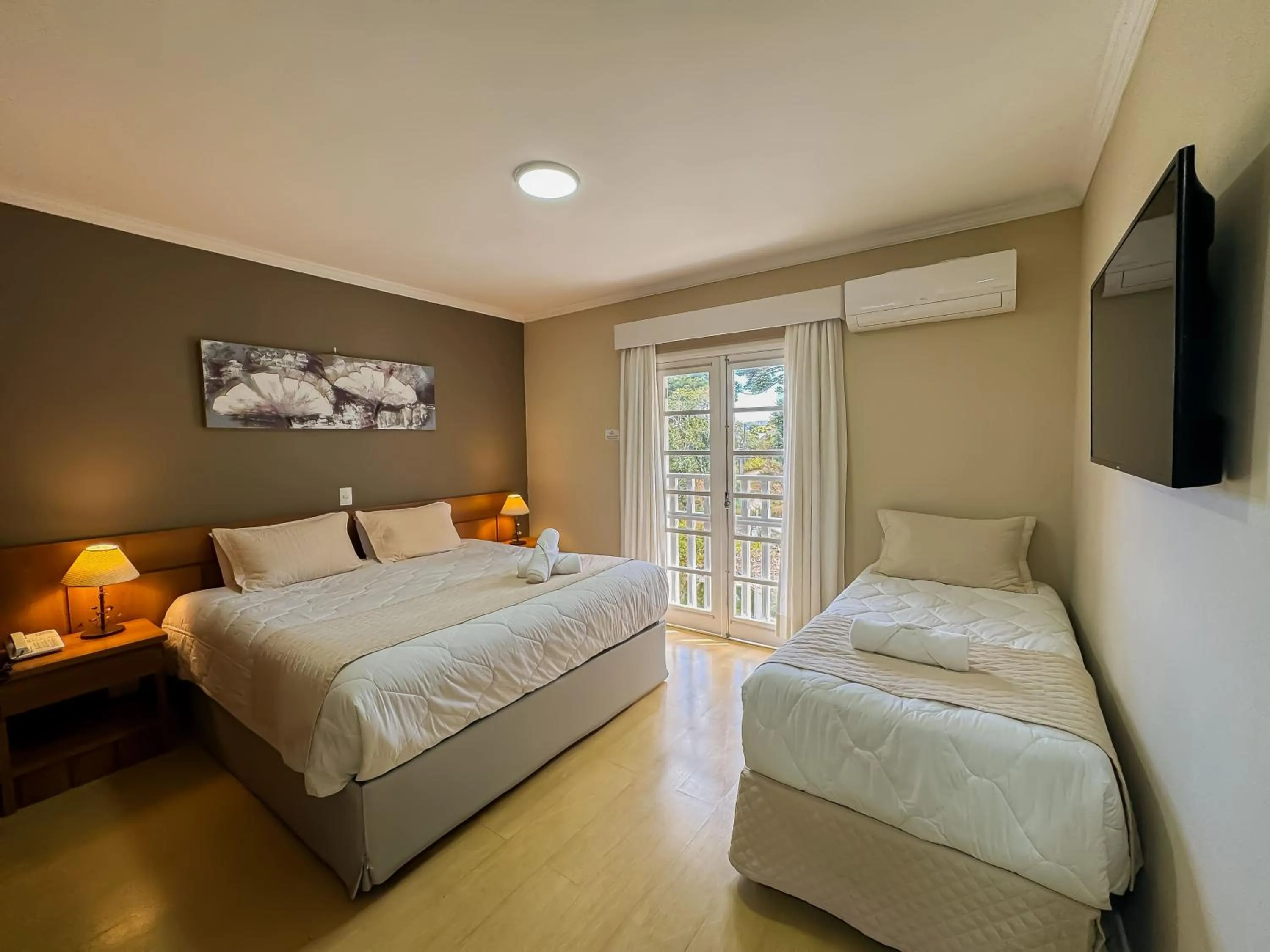 Bedroom, Bed in Pousada Nacional Inn Campos do Jordão