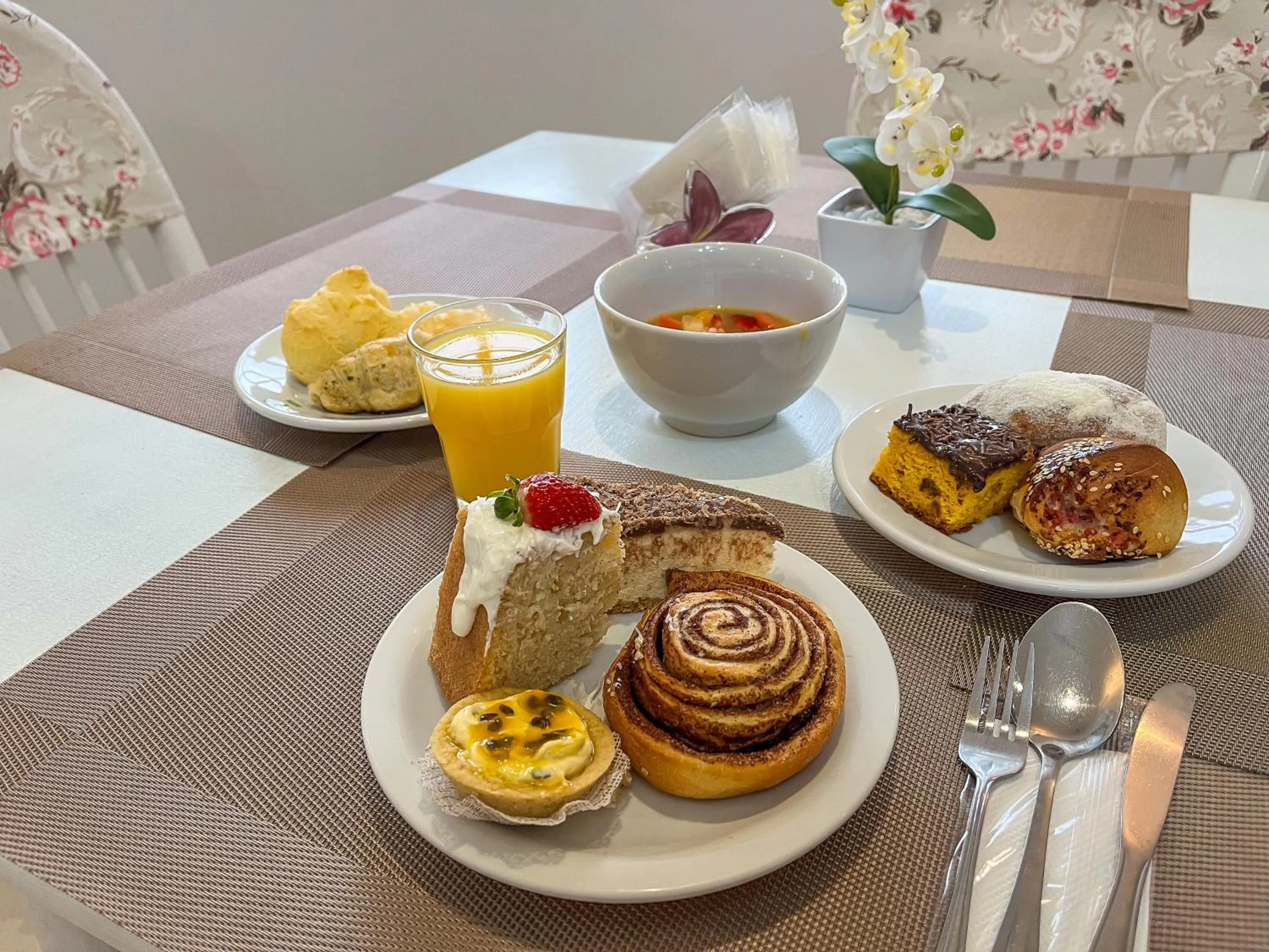 Continental breakfast in Pousada Nacional Inn Campos do Jordão