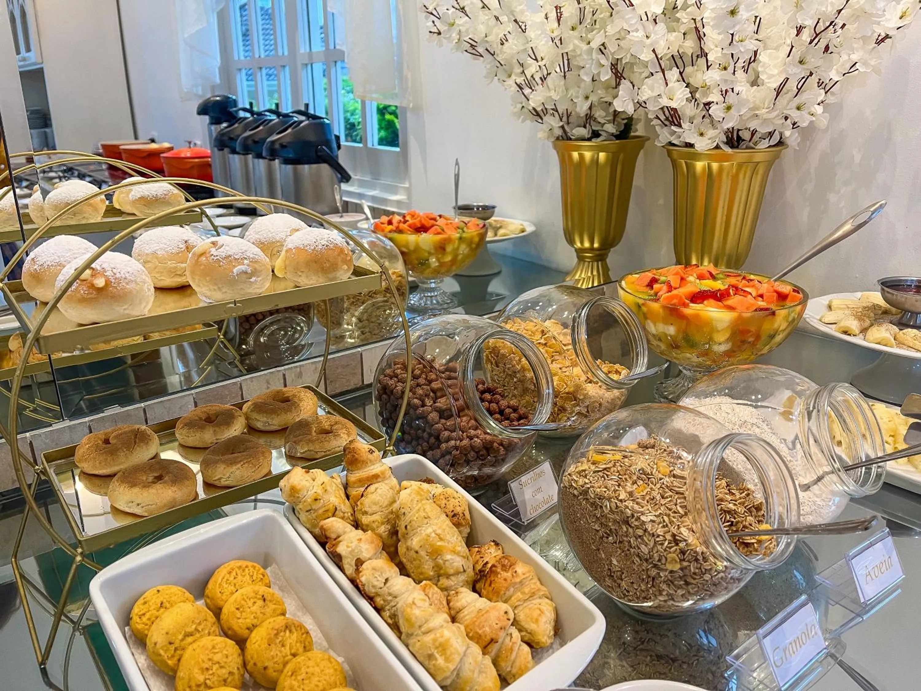 Buffet breakfast in Pousada Nacional Inn Campos do Jordão