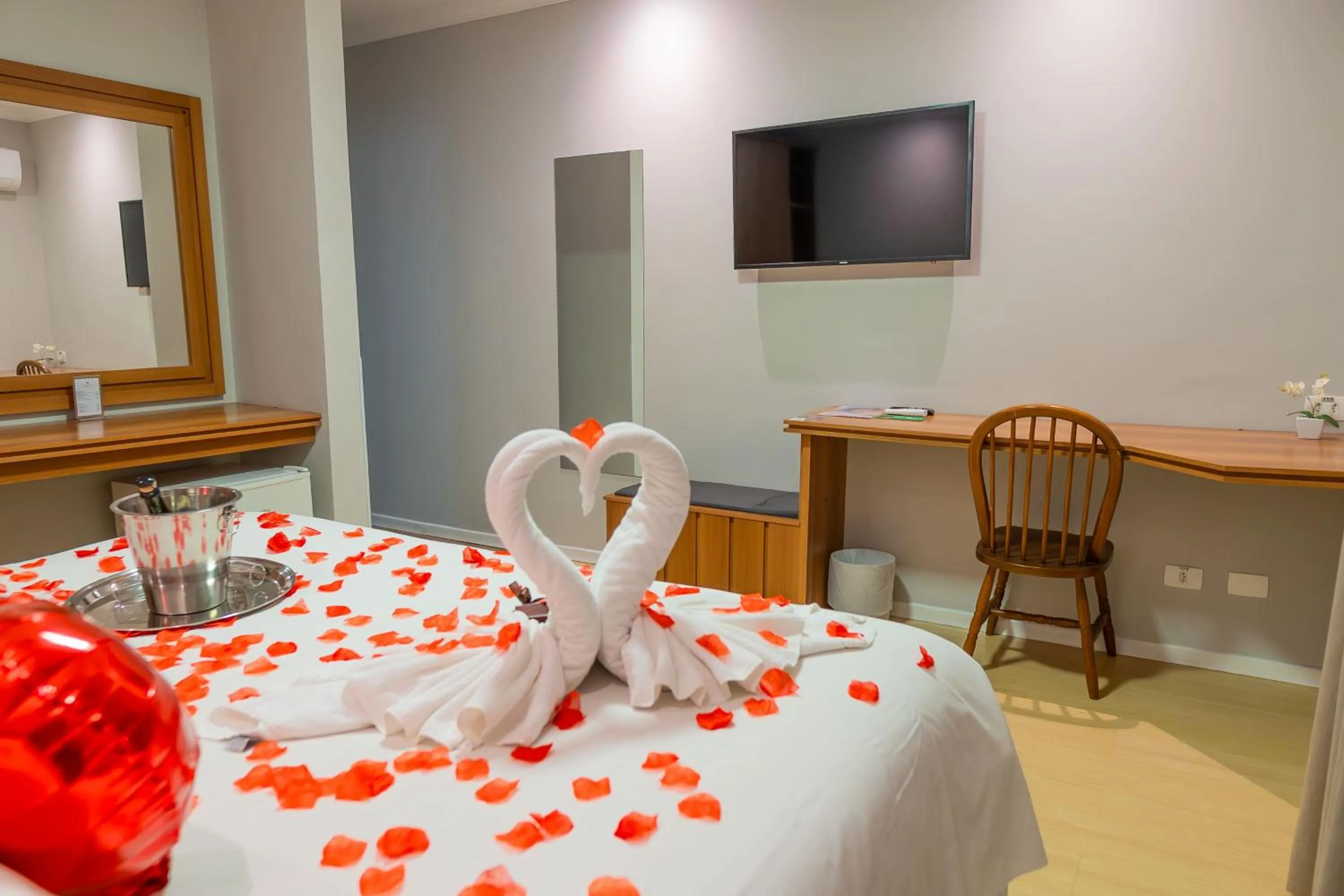 Bedroom, Bed in Pousada Nacional Inn Campos do Jordão