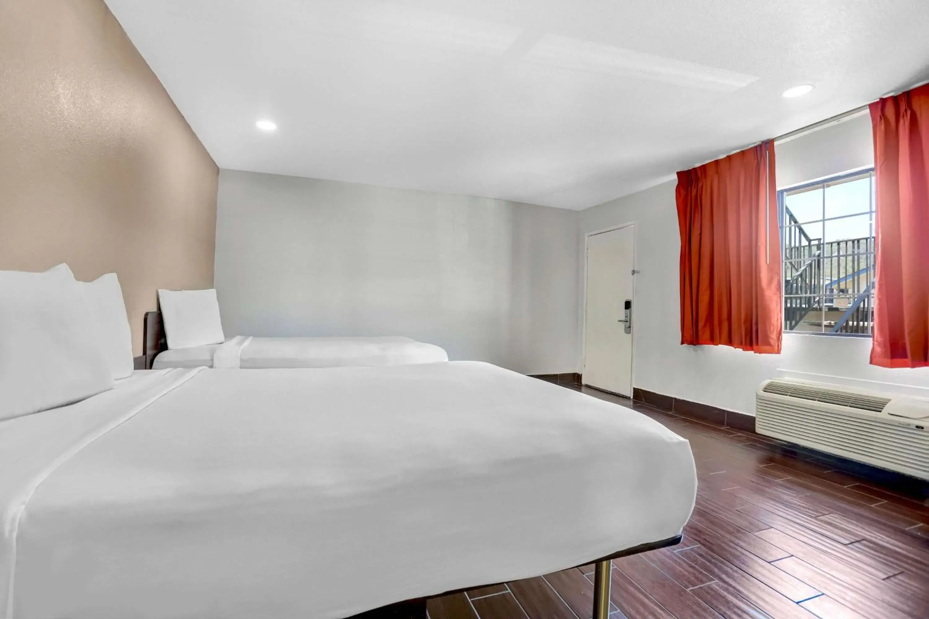 Deluxe Queen Room with Two Queen Beds - Non-Smoking in Motel 6-Ukiah, CA - North Deluxe Queen Room with Two Queen Beds - Non-Smoking in Motel 6-Ukiah, CA - North